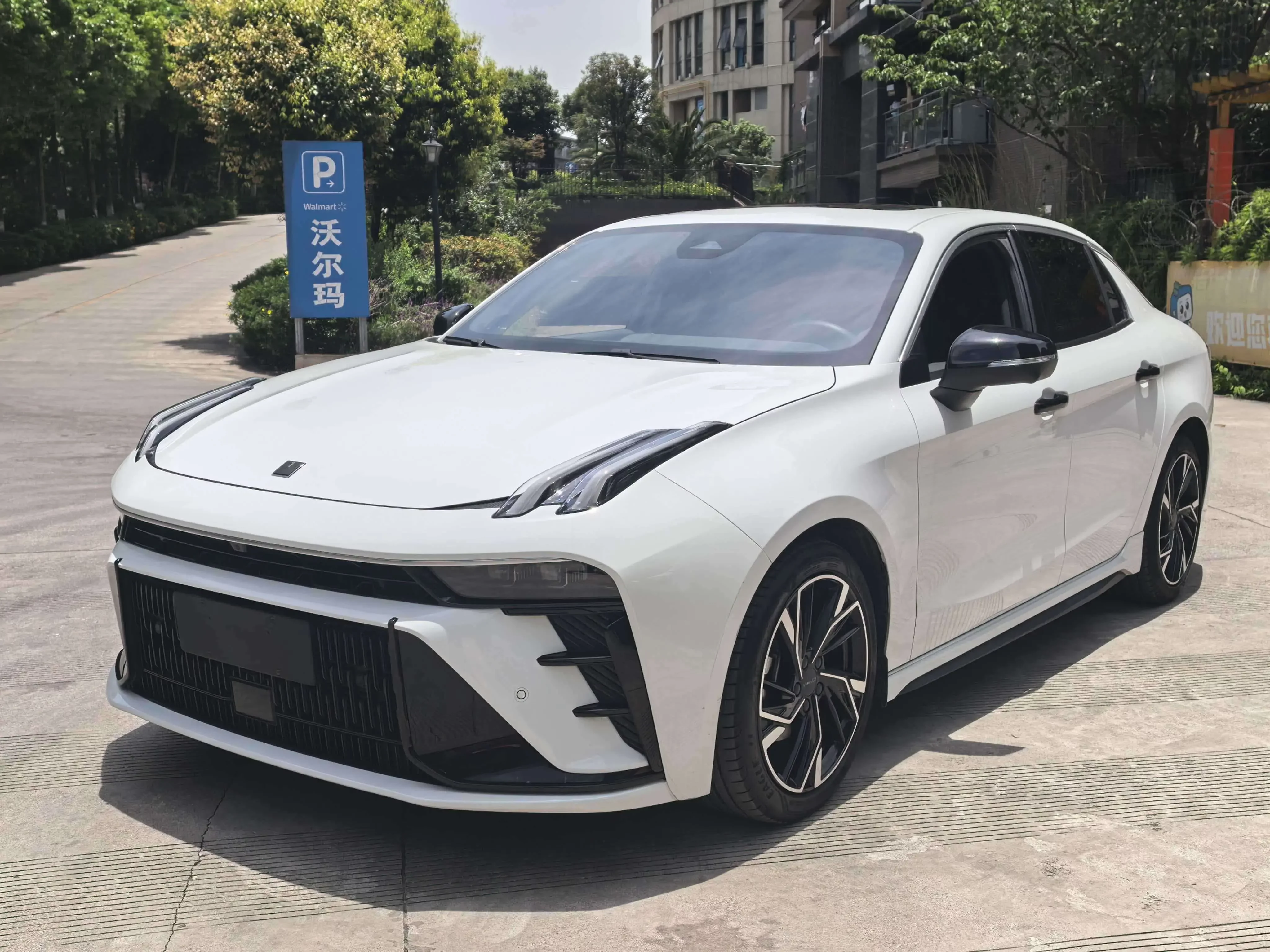 Lynk & Co 03