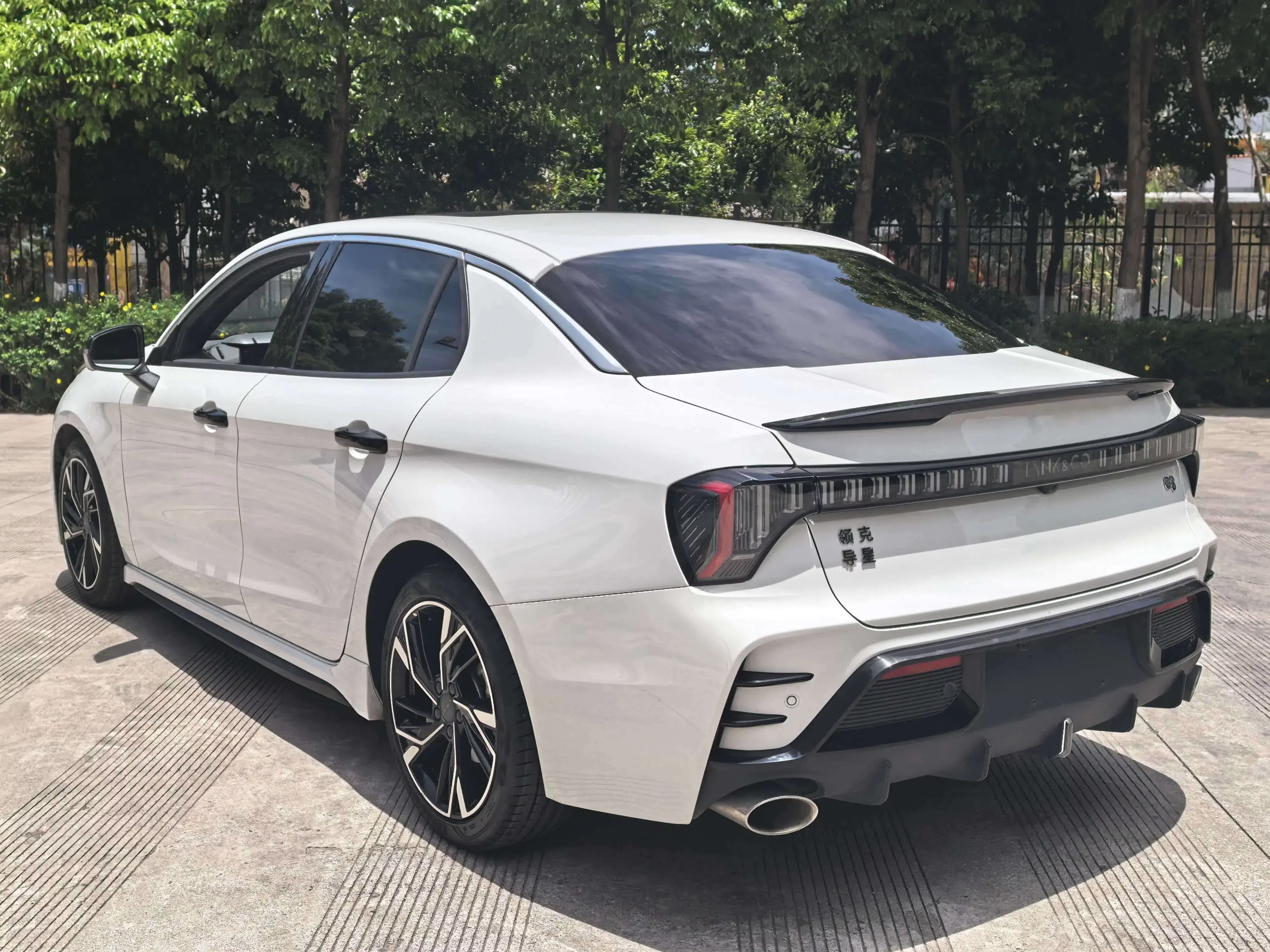 Lynk & Co 03
