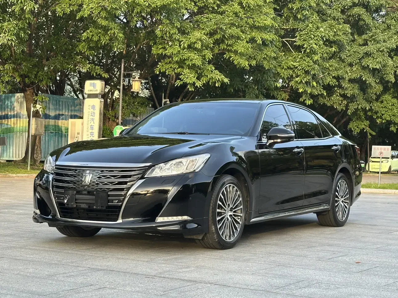 Toyota crown