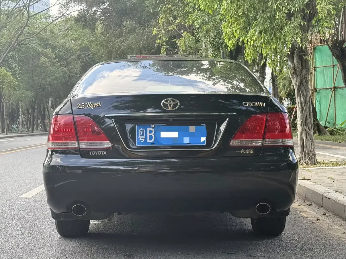 Toyota crown