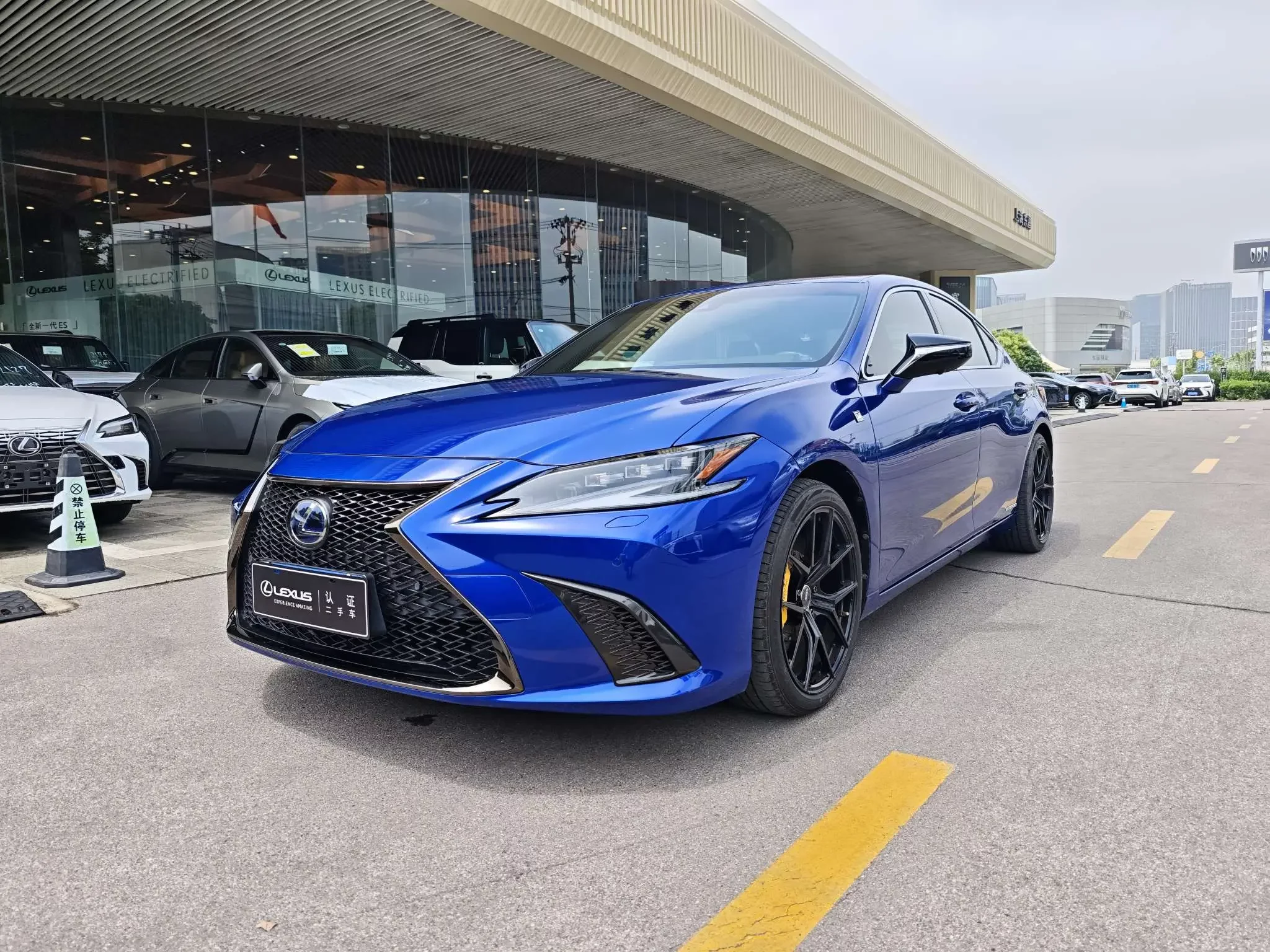 Lexus ES