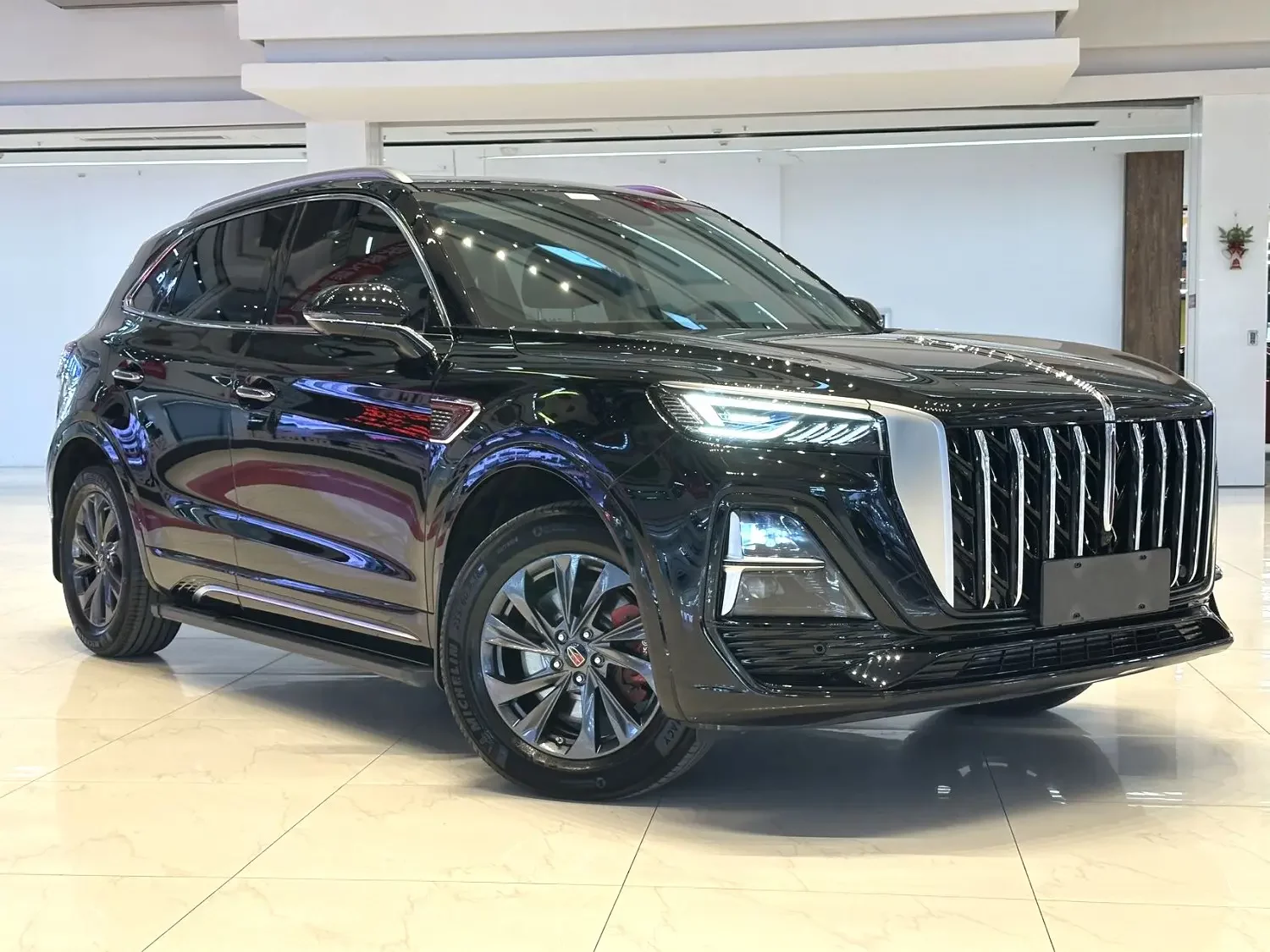 Hongqi HS5