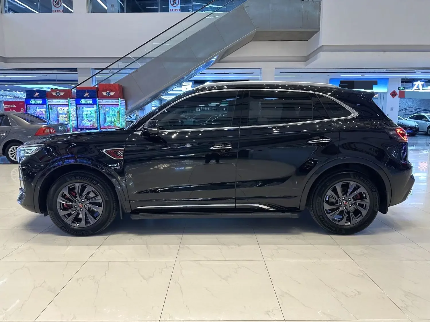 Hongqi HS5