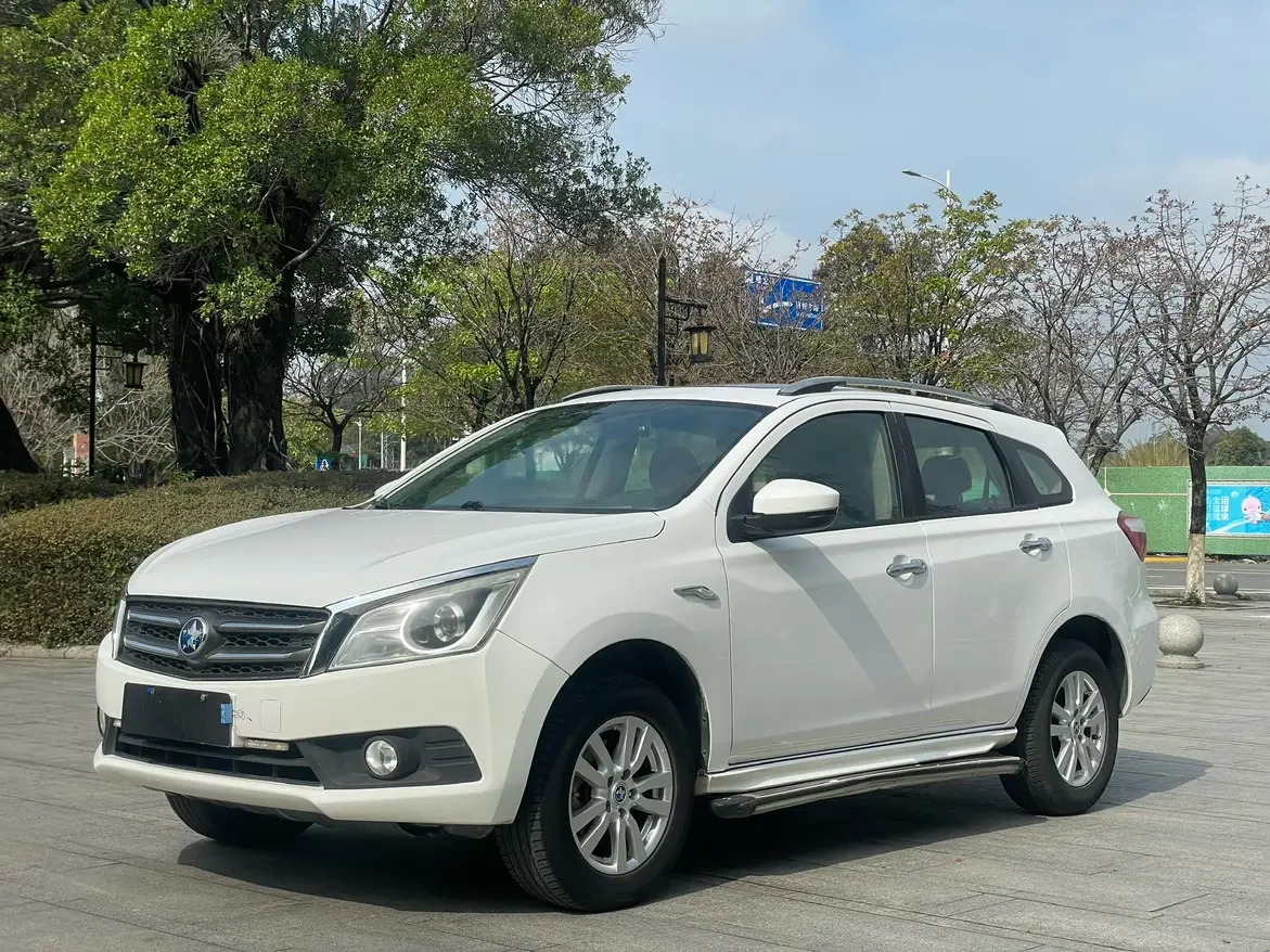 Kai Chen Venucia T70