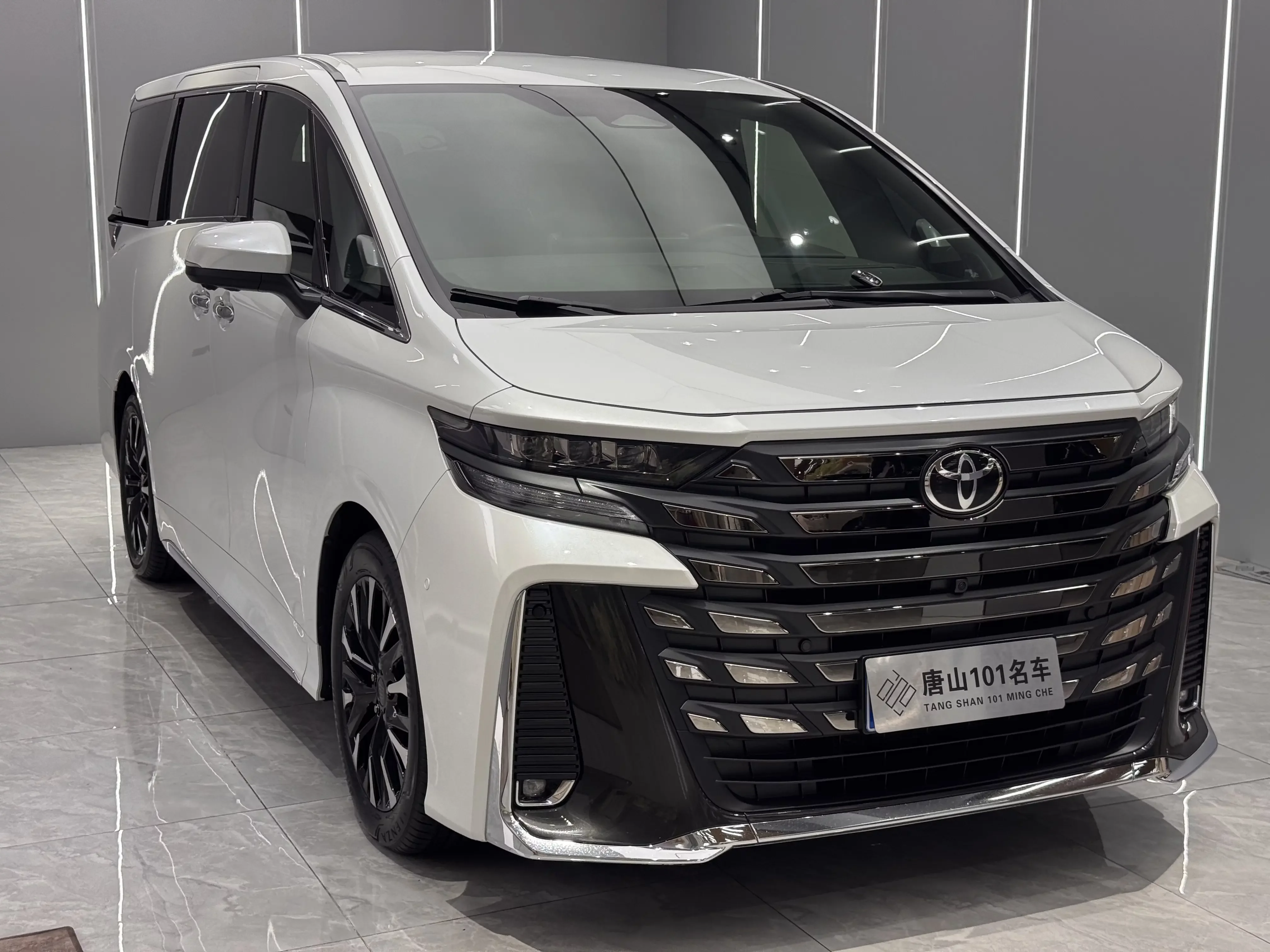 Toyota Crown Wellfire