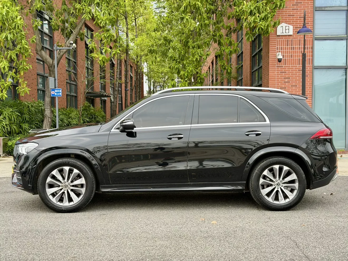 Mercedes-Benz GLE (Imported)