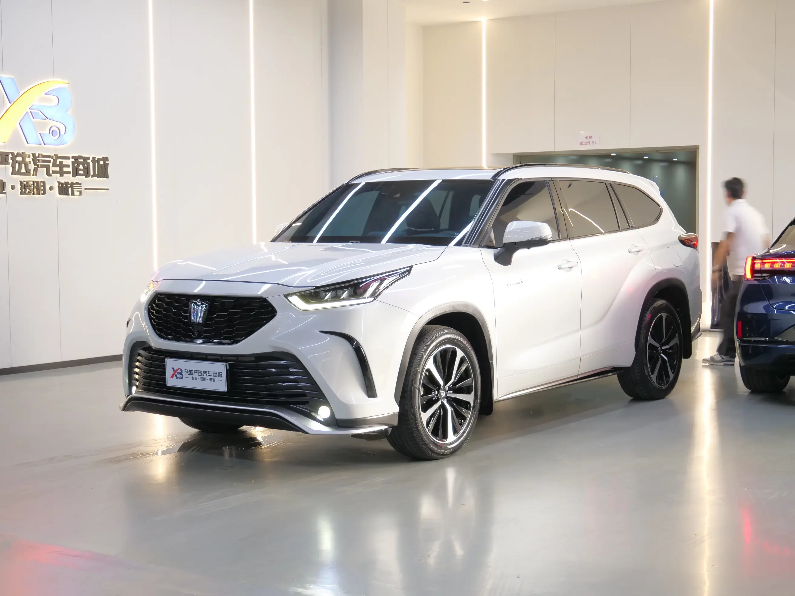 Toyota Crown Kluger