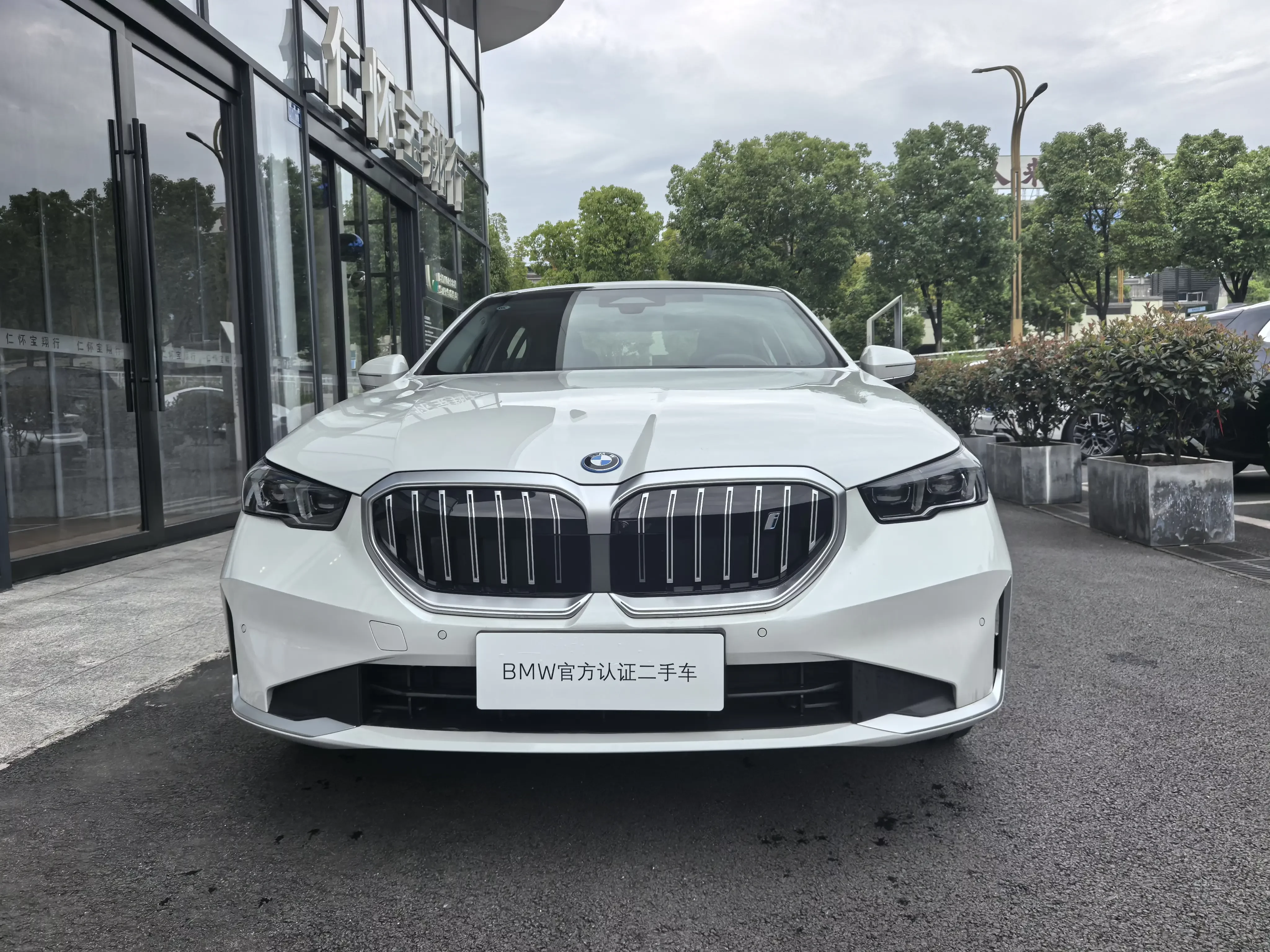 BMW i5
