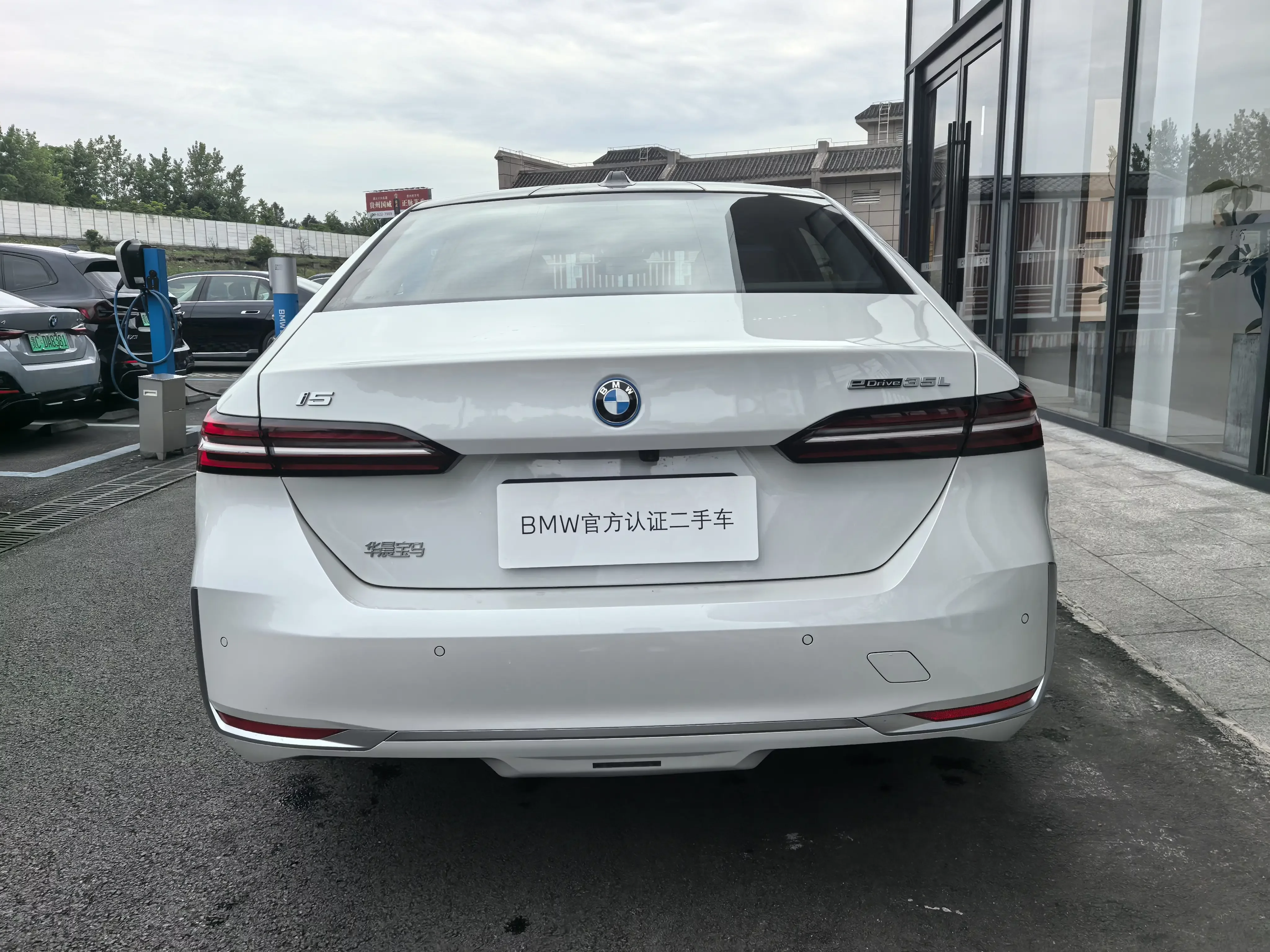 BMW i5