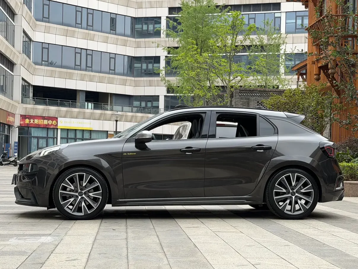 Lynk & Co 02 Hatchback