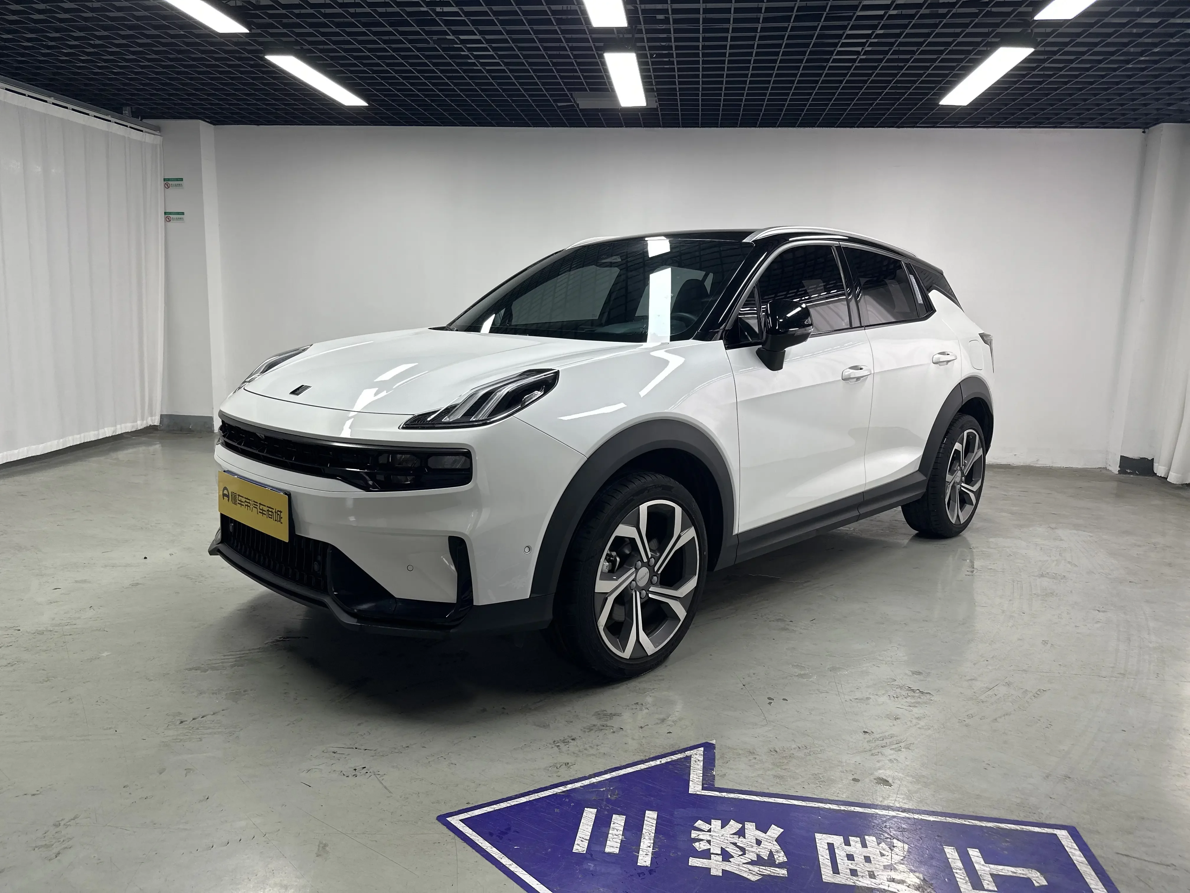 Lynk & Co 06