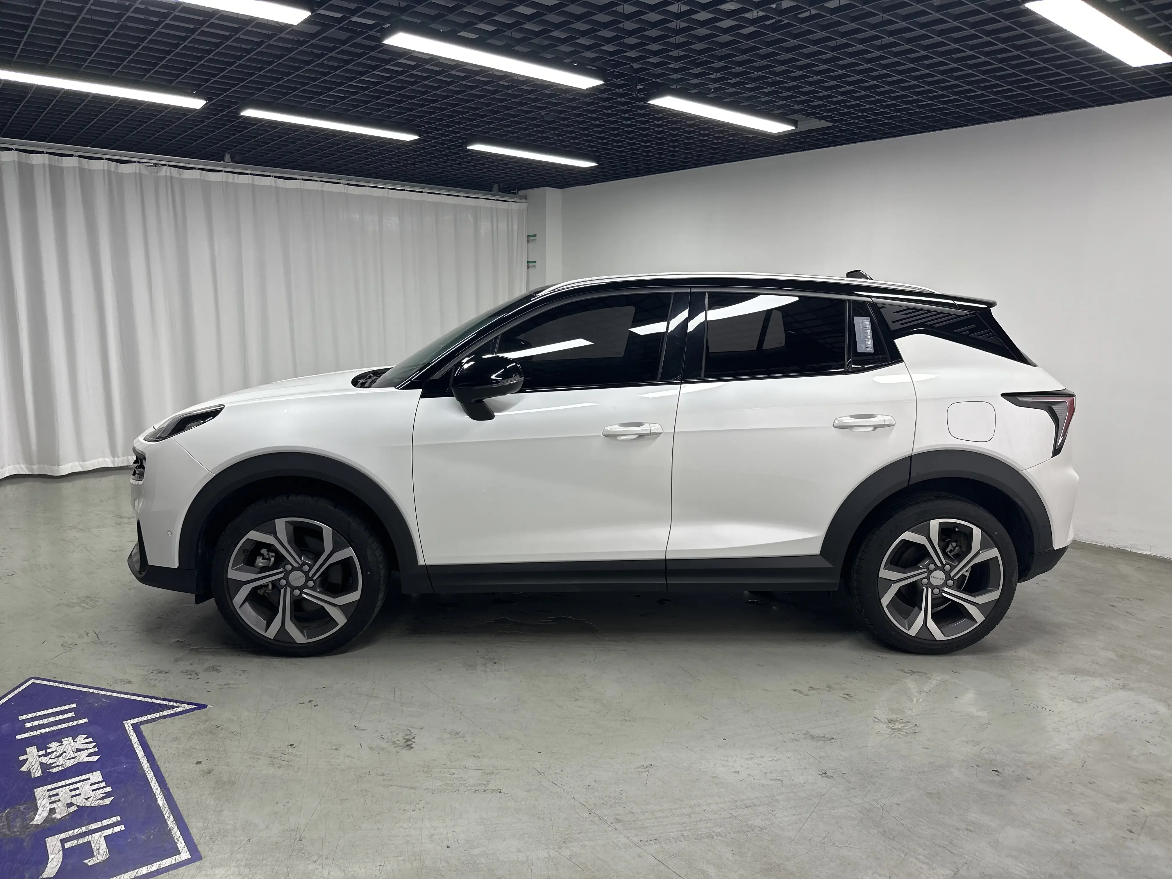 Lynk & Co 06