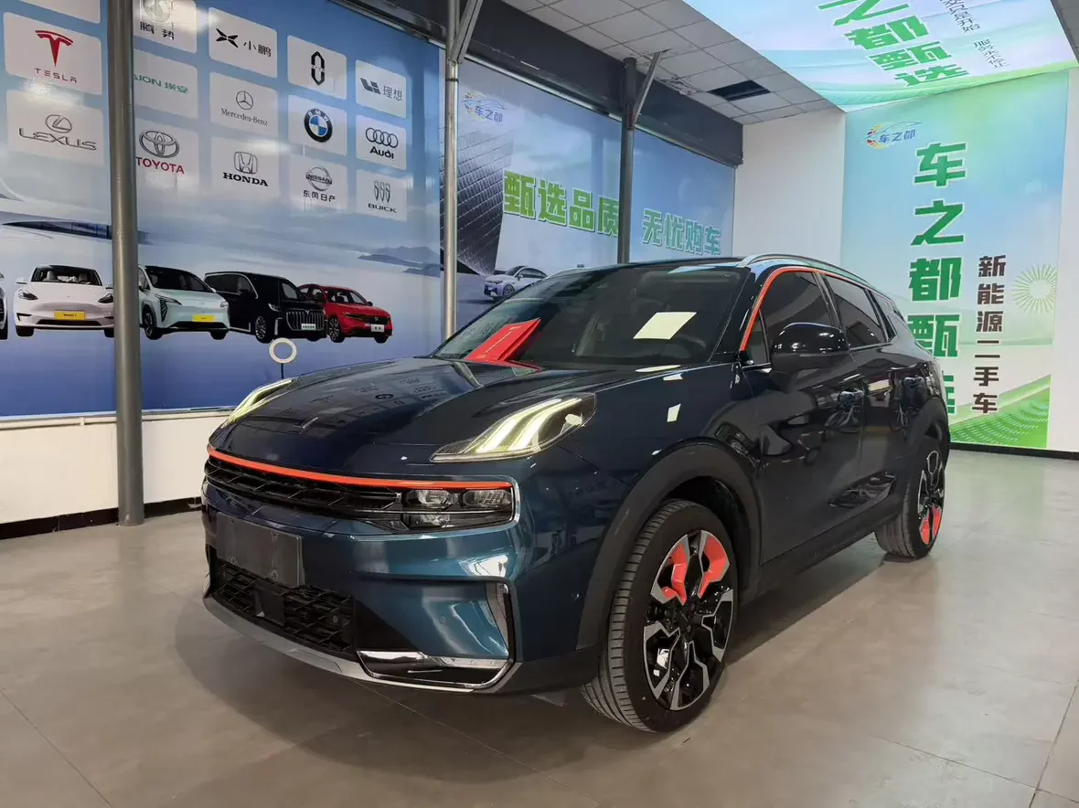 Lynk & Co 06
