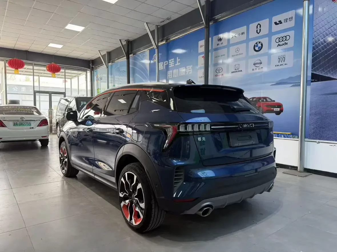 Lynk & Co 06
