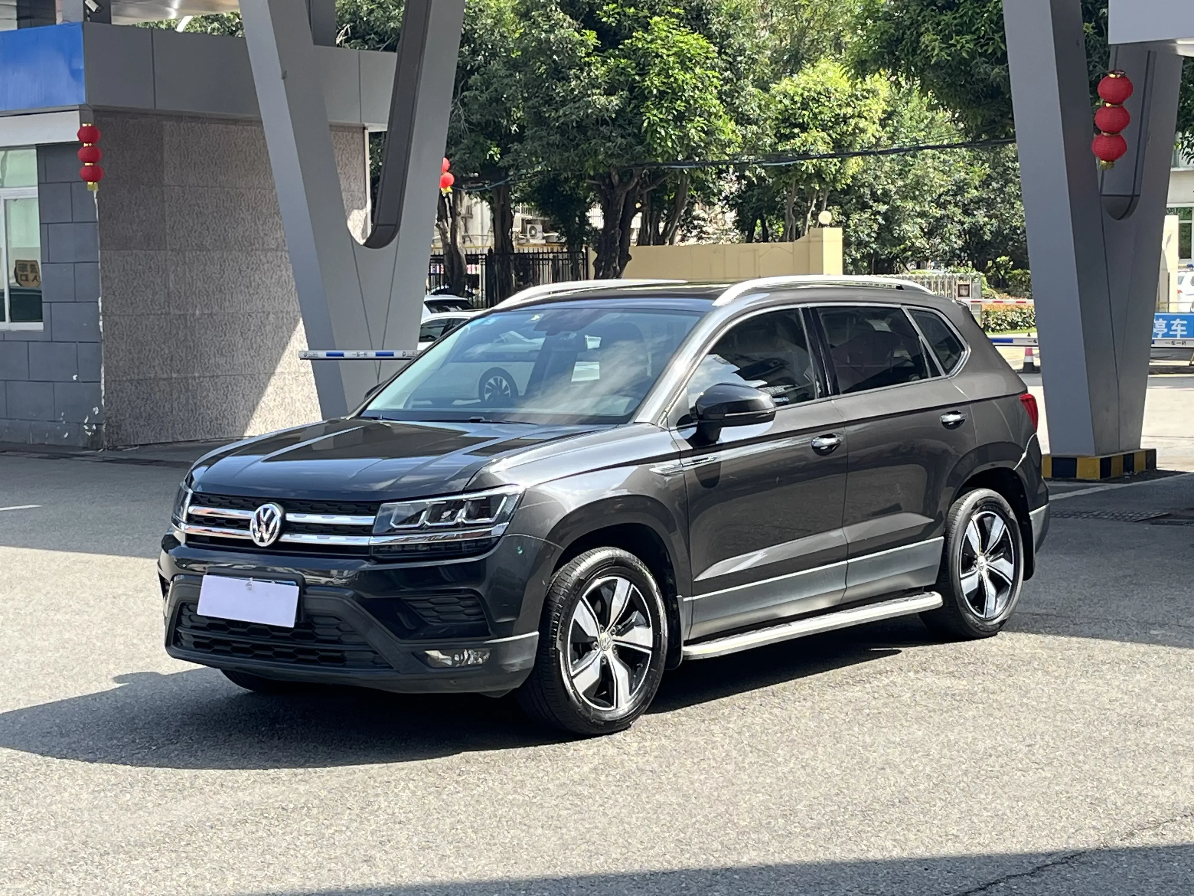 Volkswagen Tharu