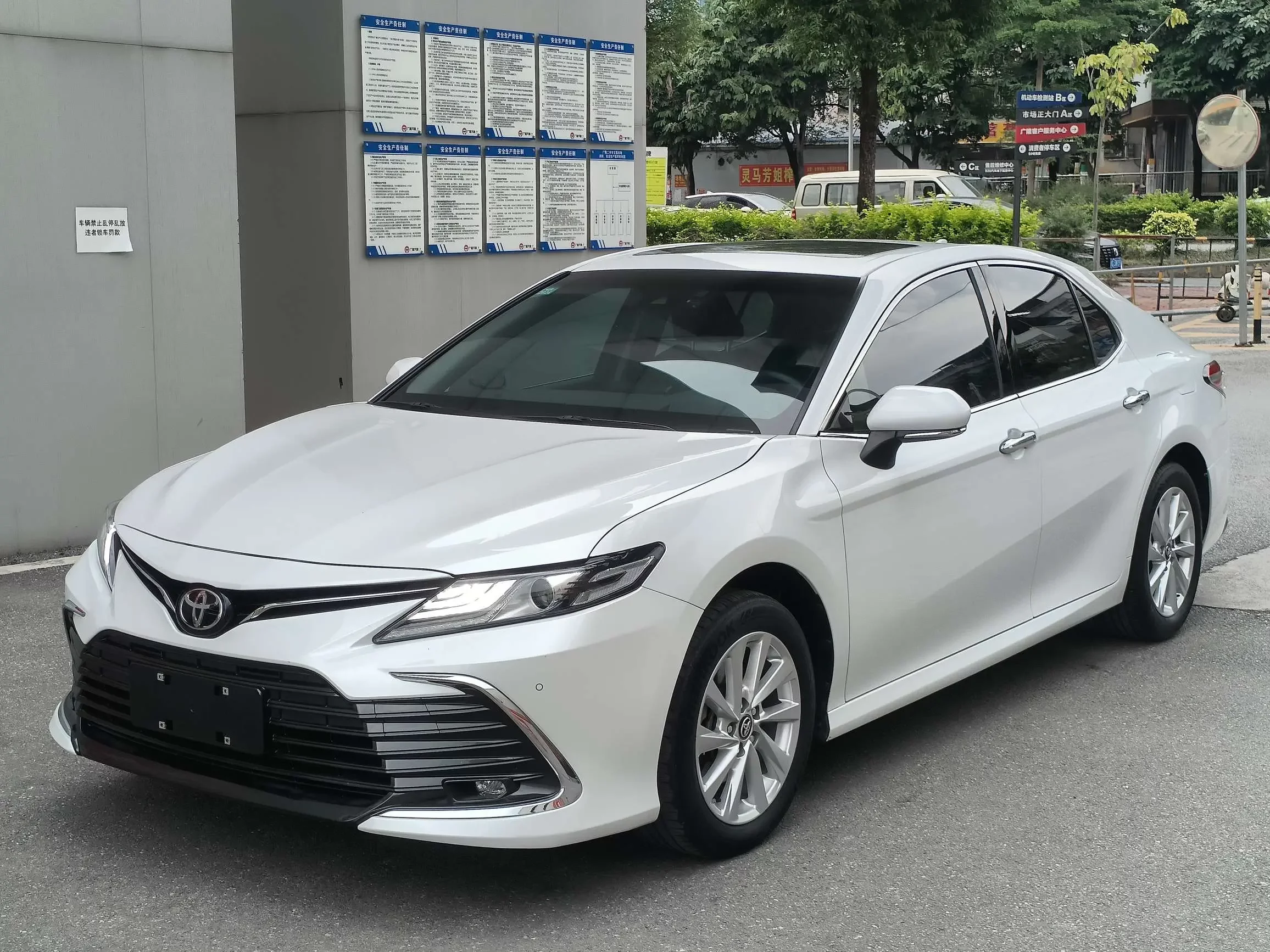 TOYOTA CAMRY