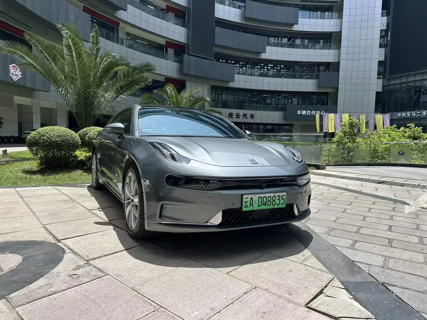 ZEEKR 001