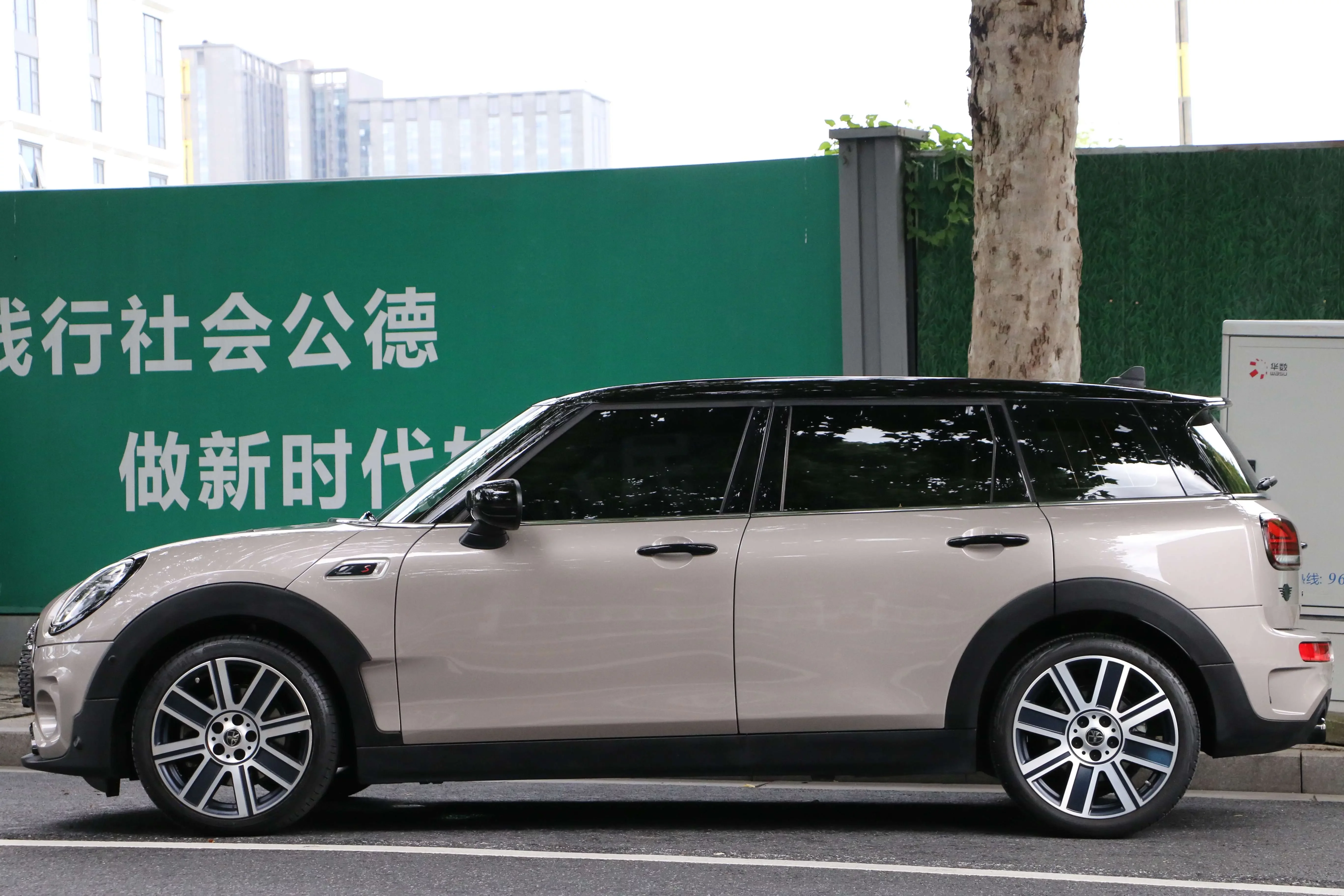 MINI CLUBMAN