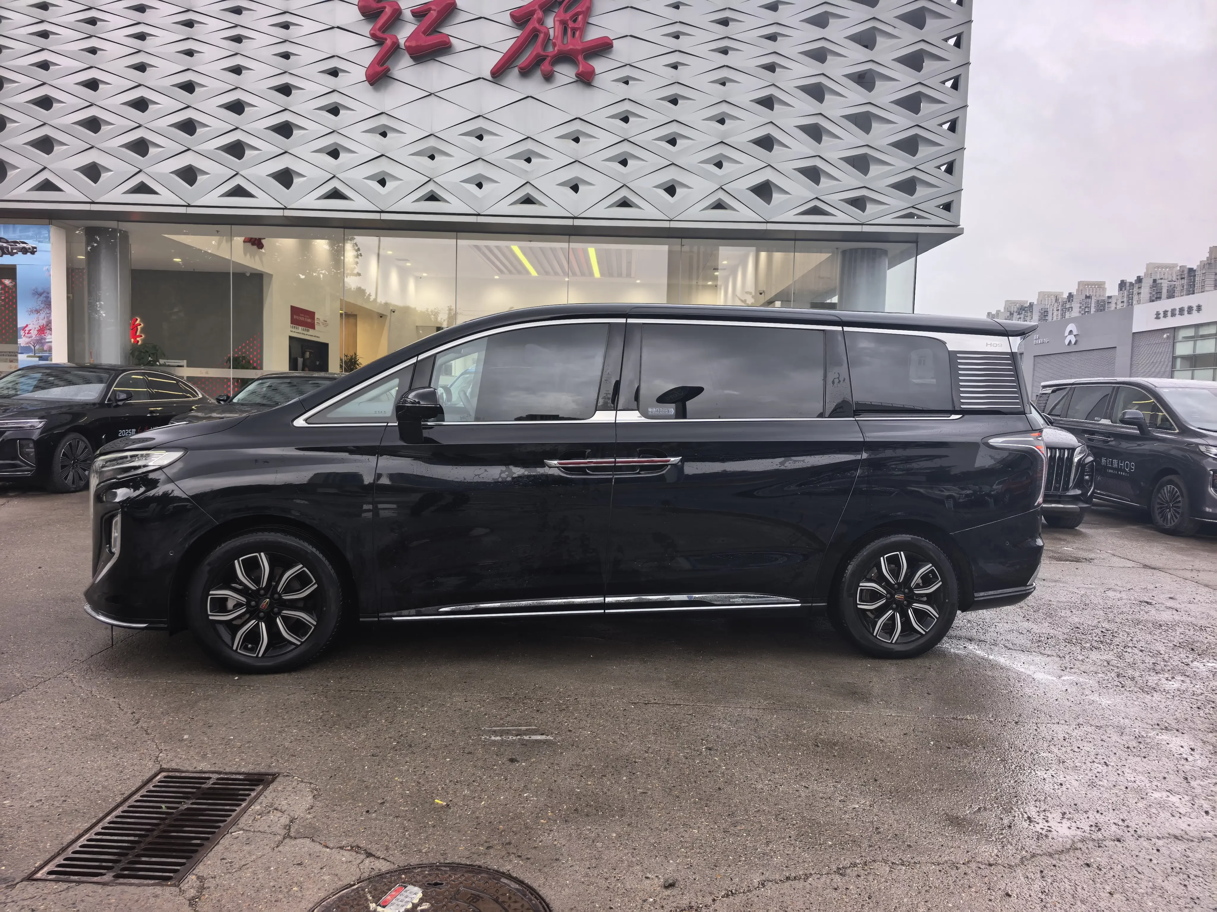 Hongqi HQ9