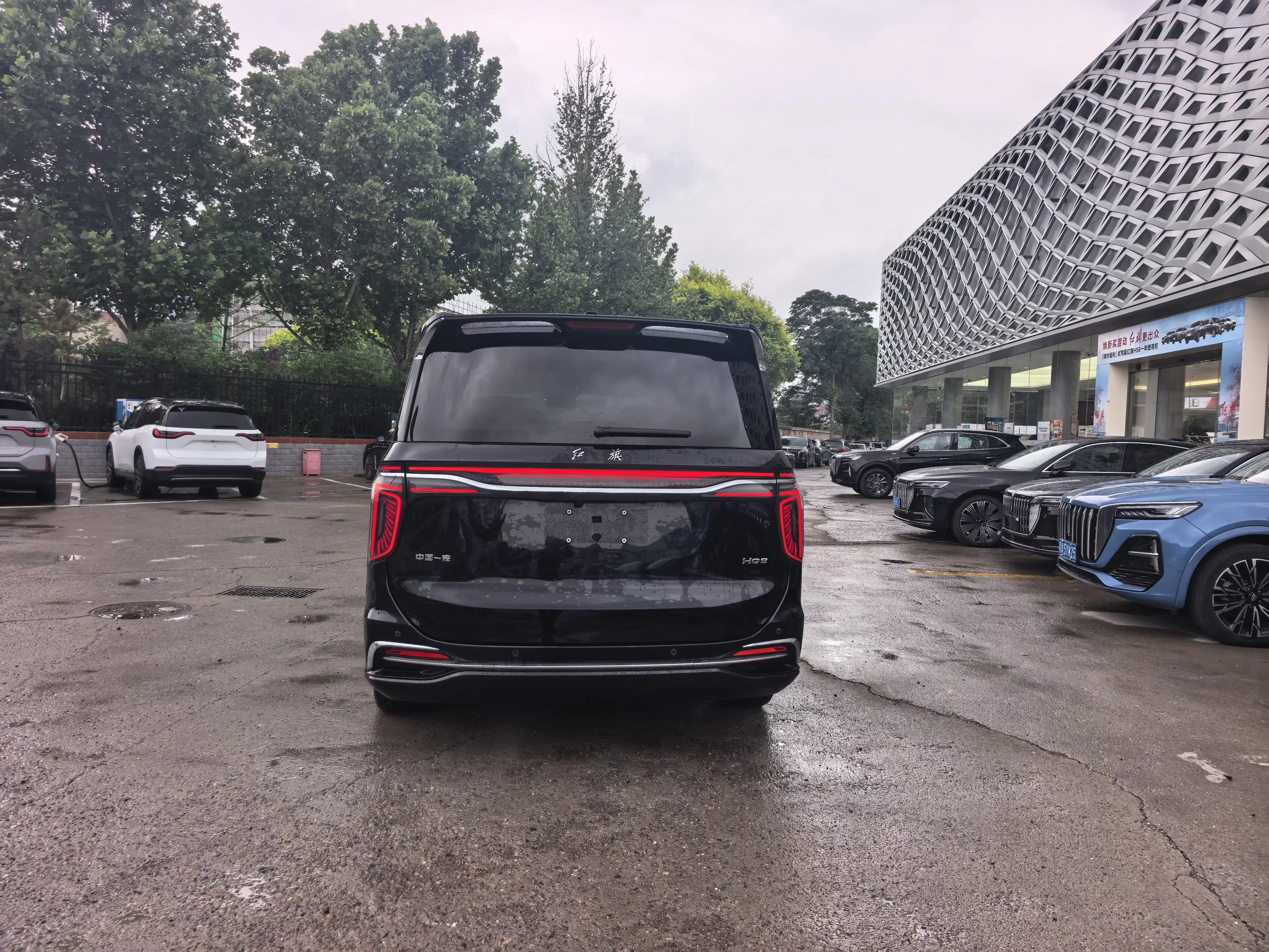 Hongqi HQ9