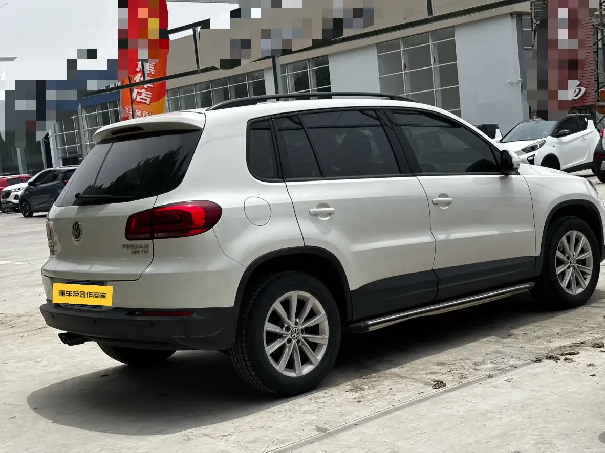 Volkswagen Tiguan (Tharu)
