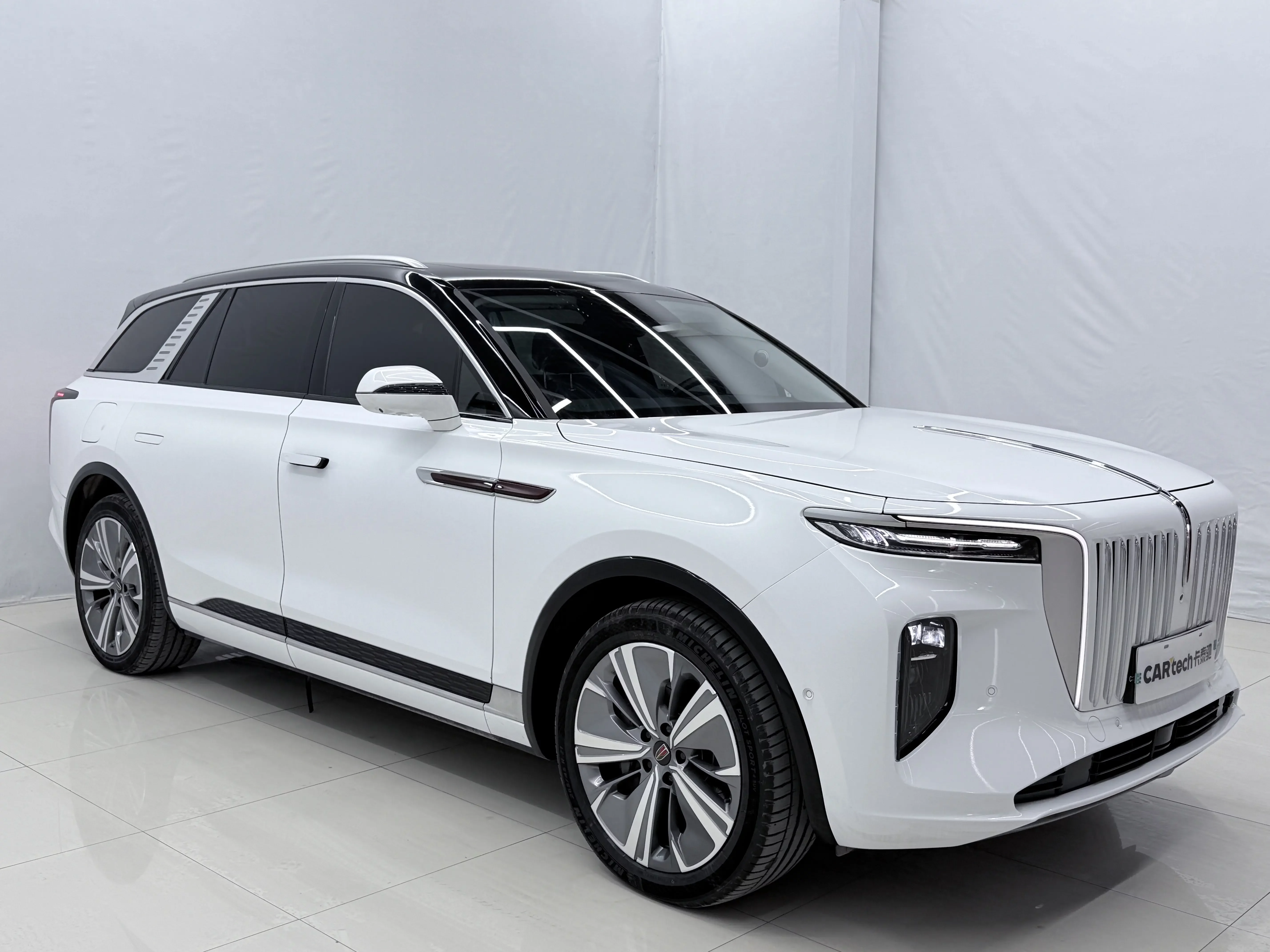 Hongqi E-HS9