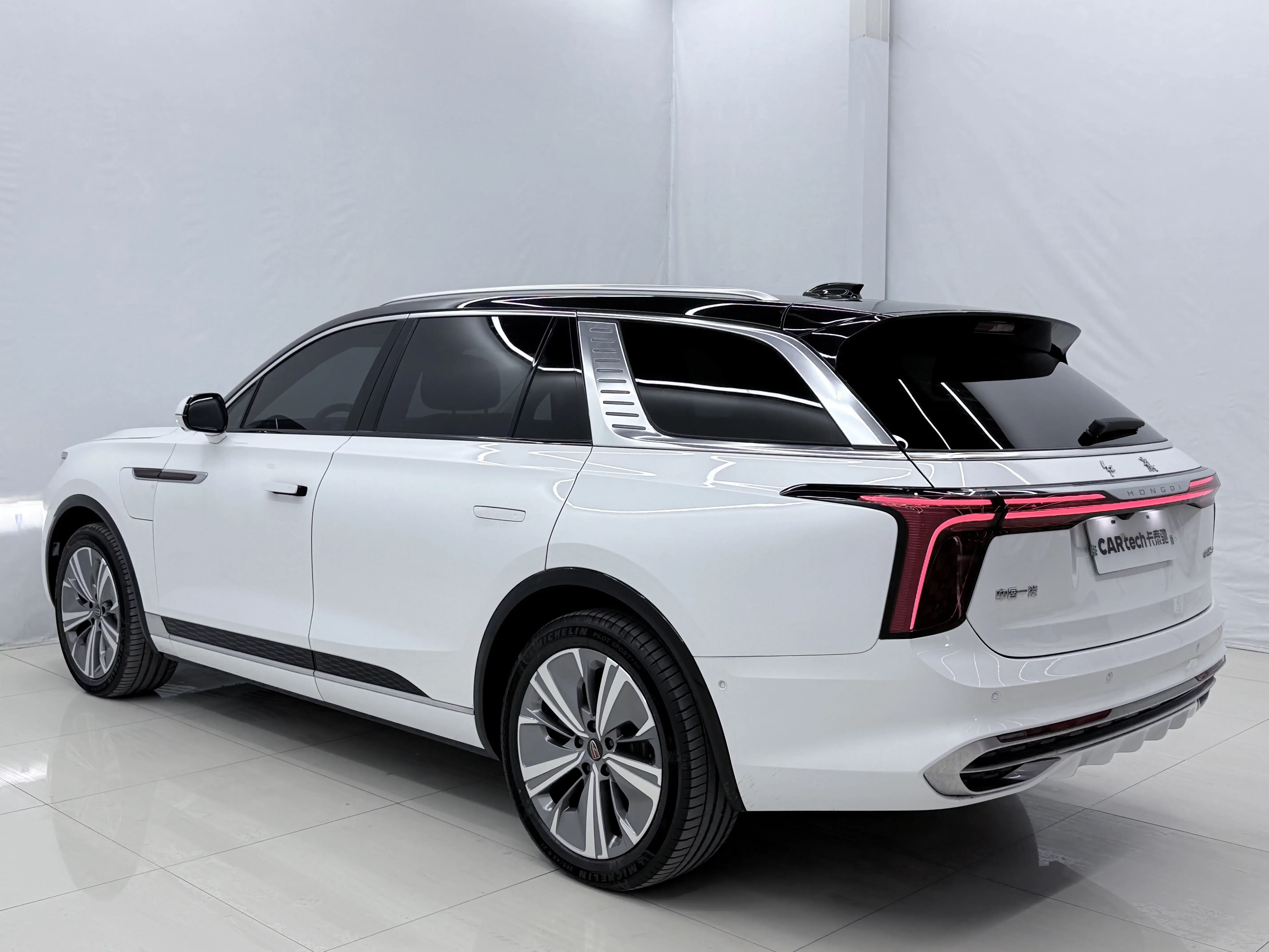 Hongqi E-HS9