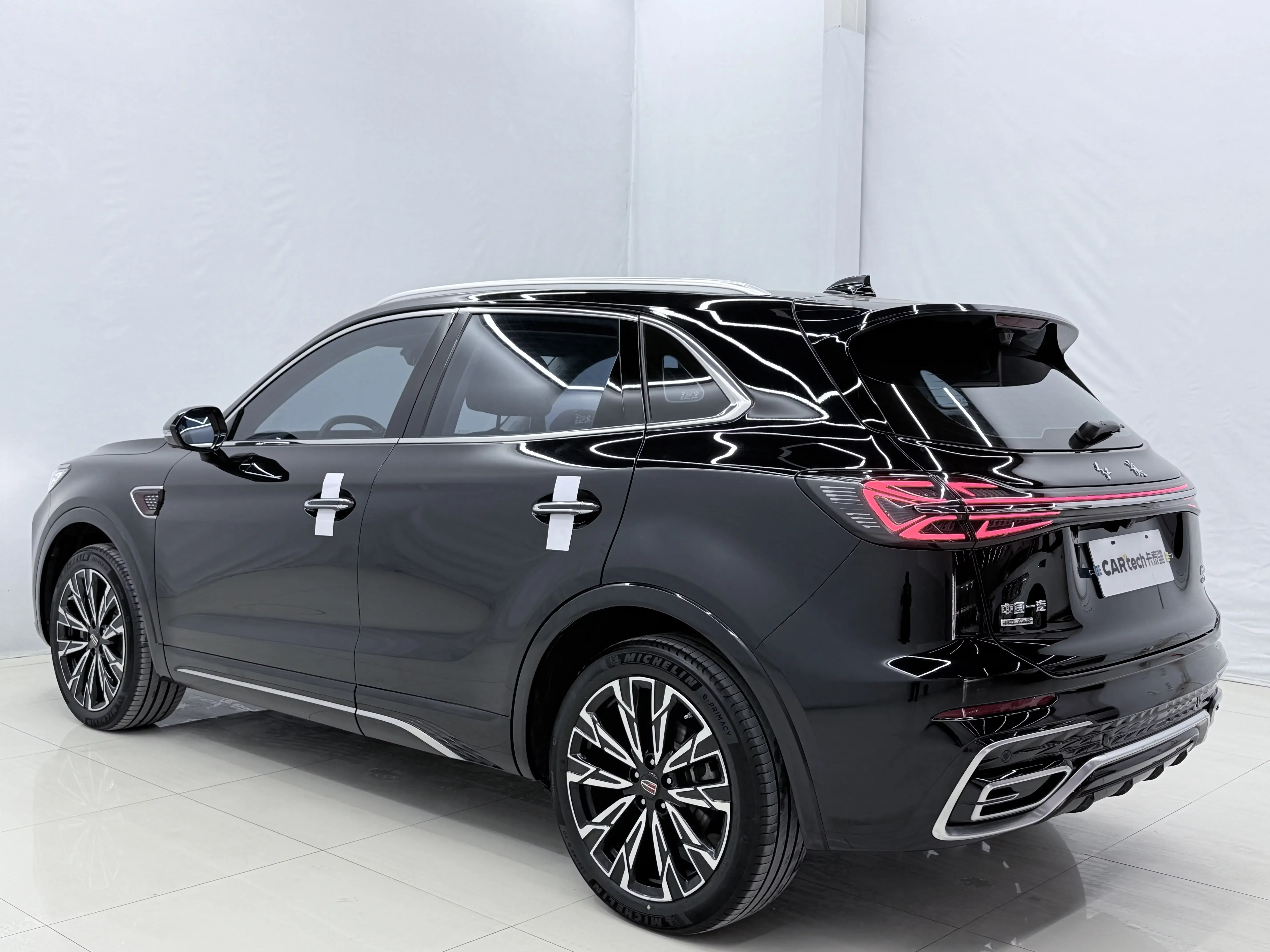 Hongqi HS5