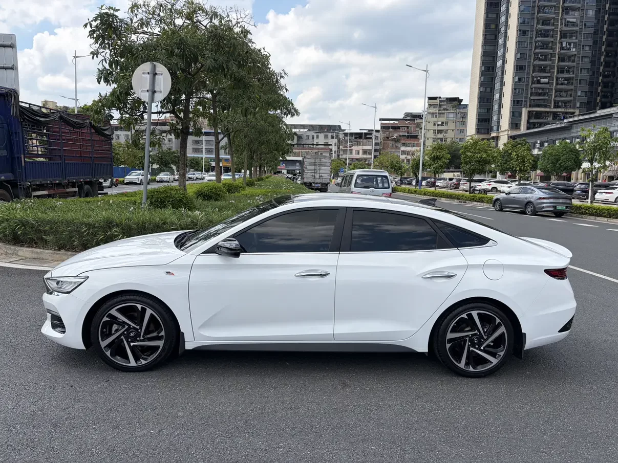 Hyundai Lafesta