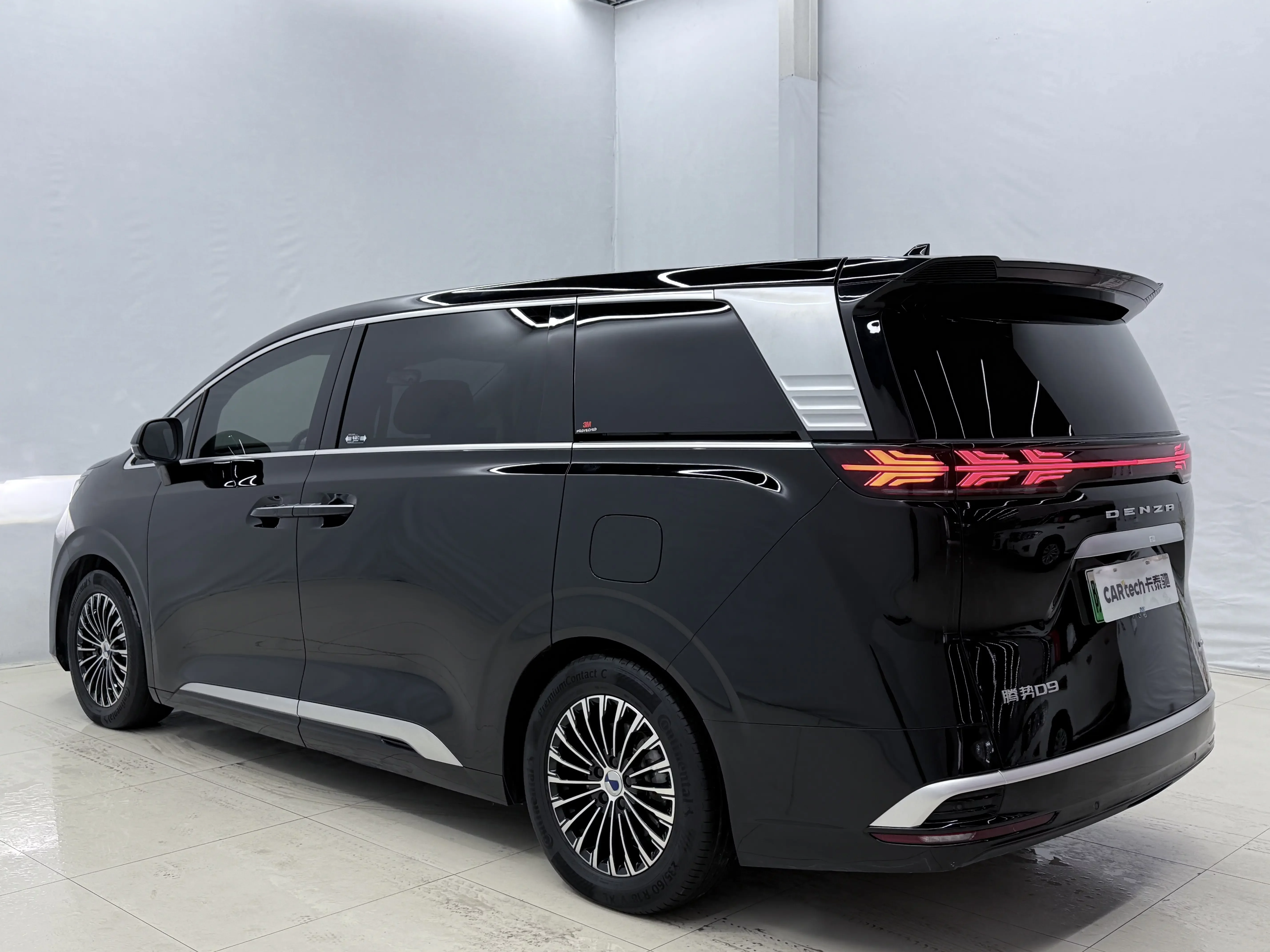 Denza D9 DM