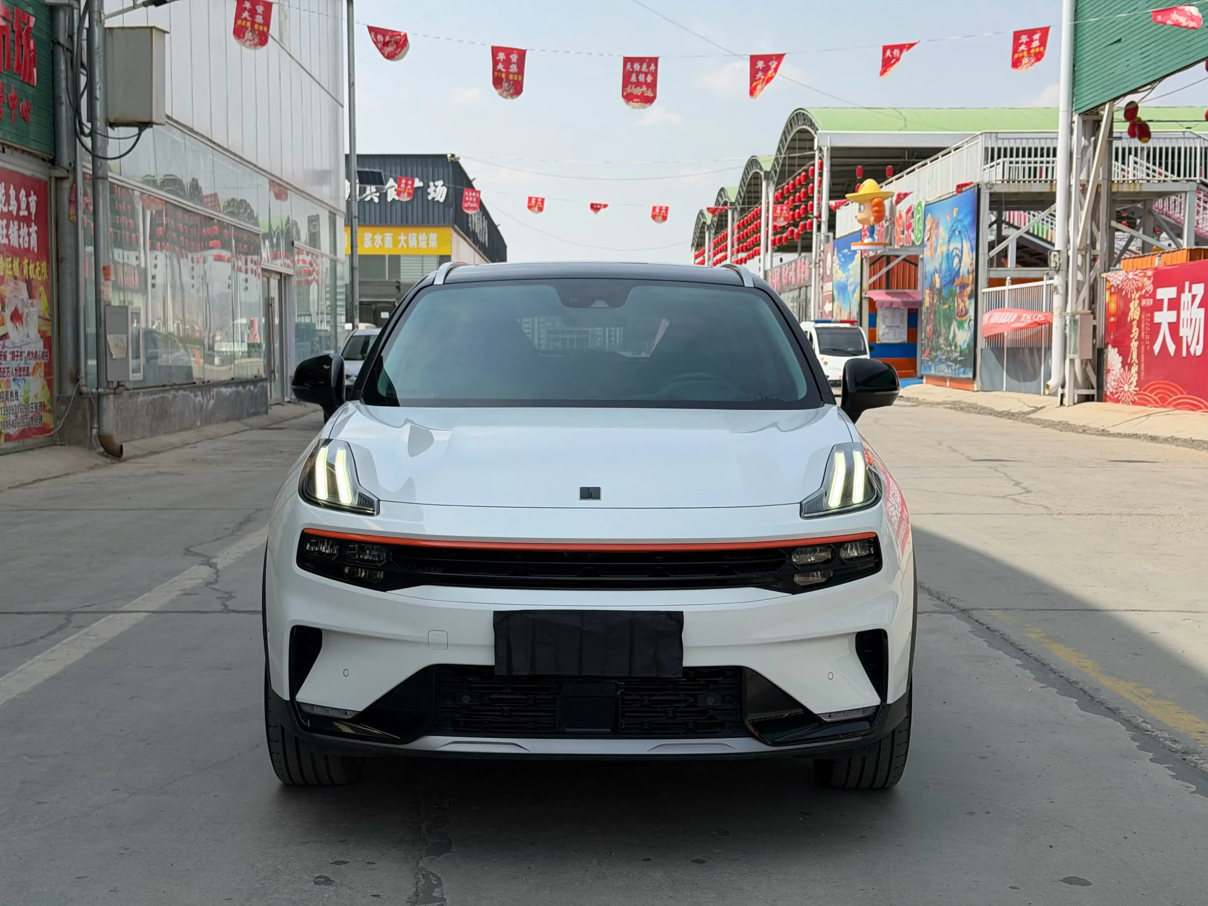 Lynk & Co 06