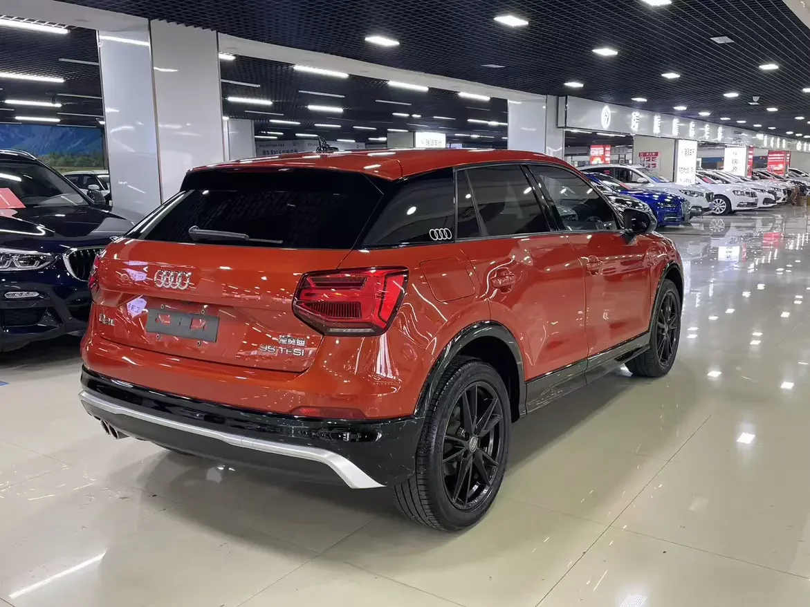 Audi Q2L
