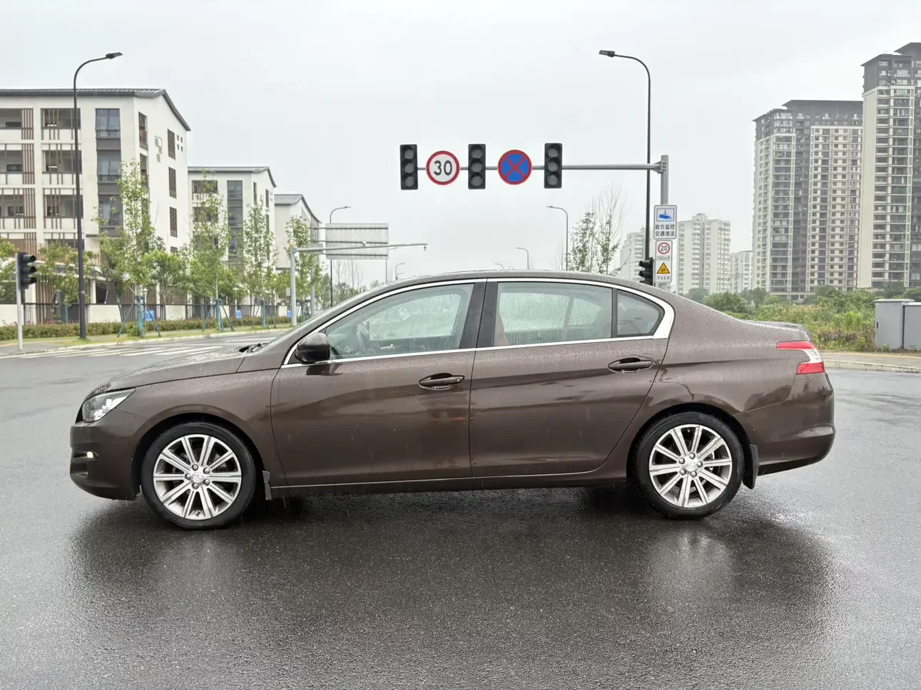 Peugeot 408