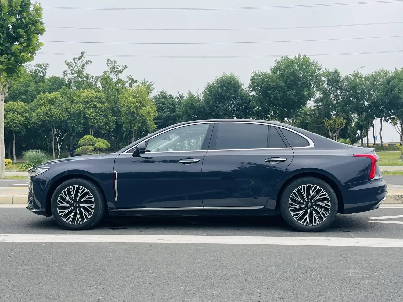 Hongqi H5