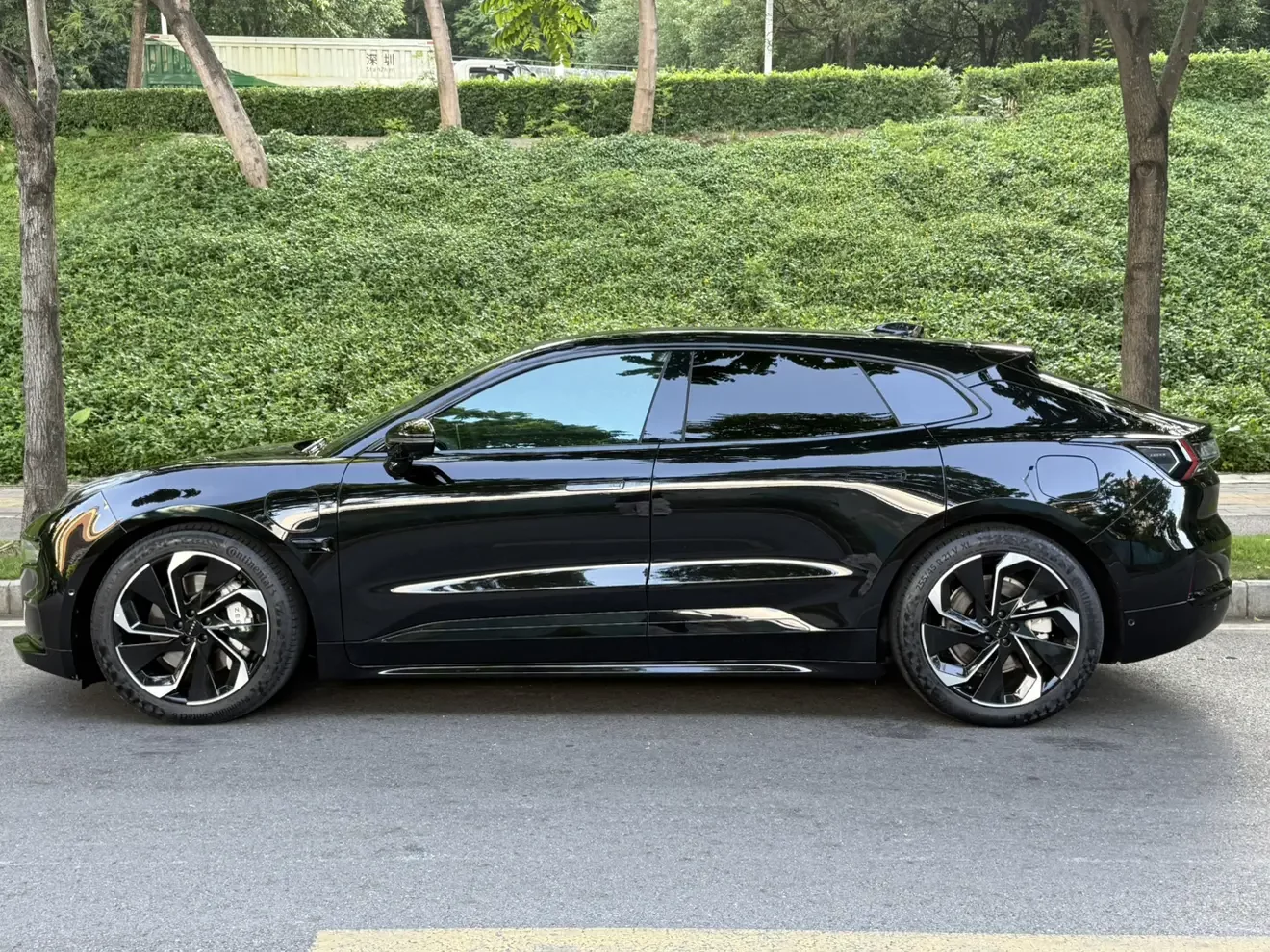 ZEEKR 001