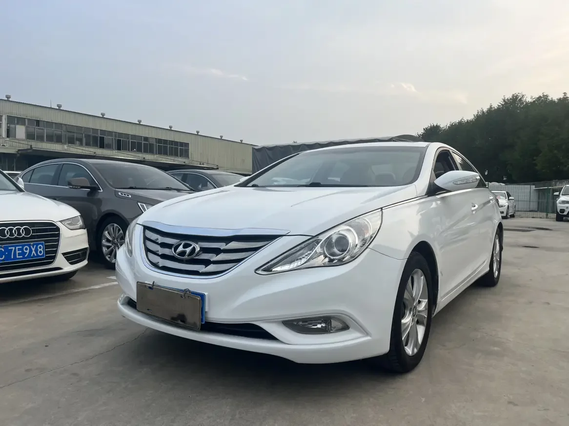 Hyundai sonata eight