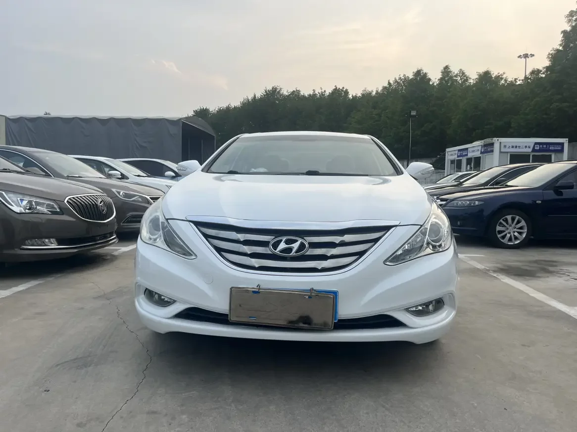Hyundai sonata eight