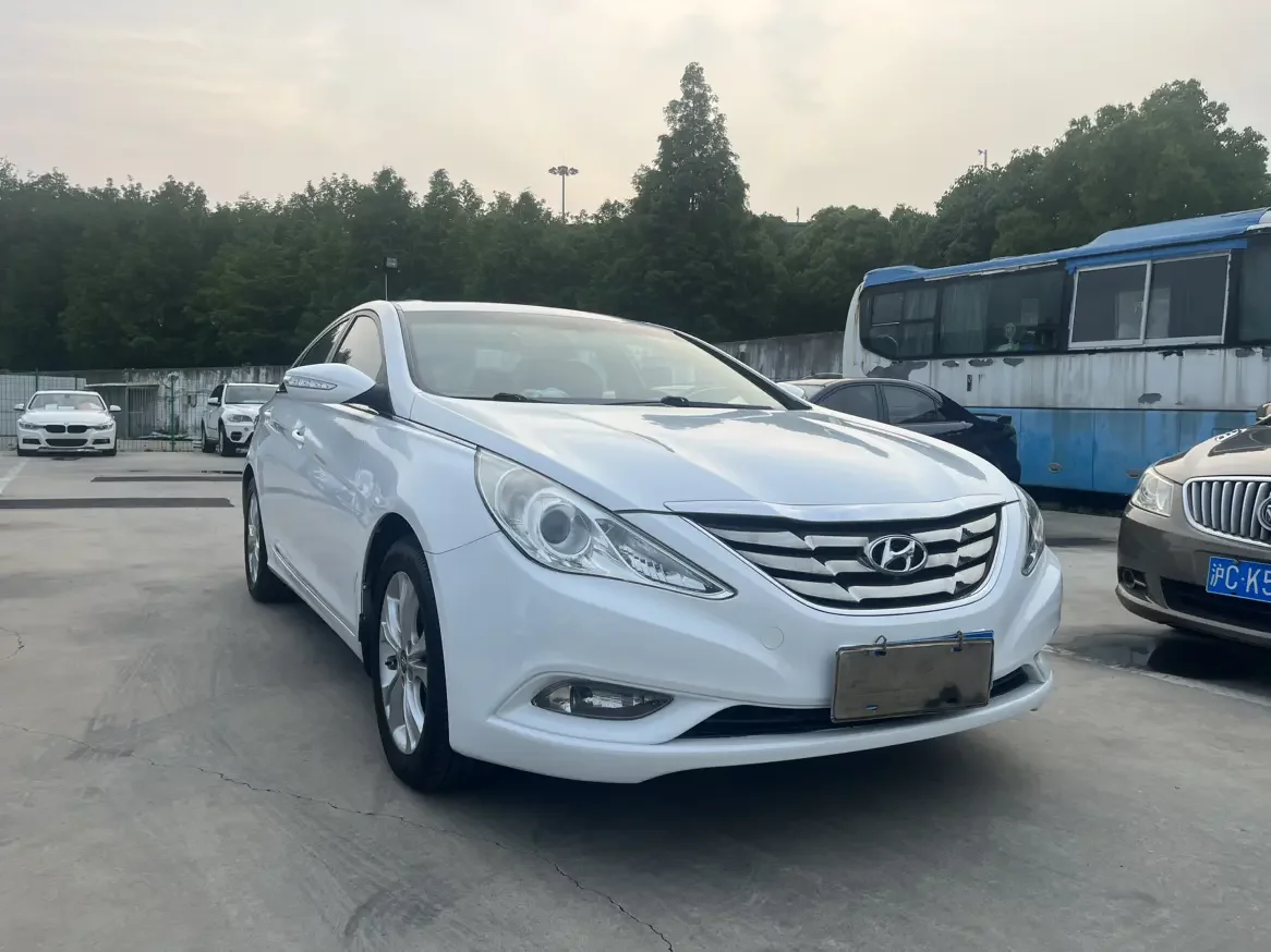 Hyundai sonata eight