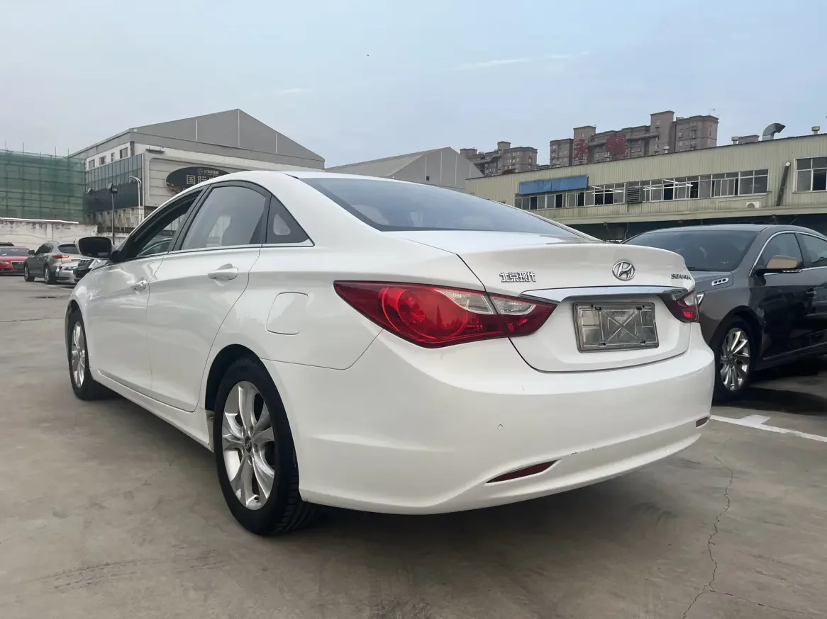 Hyundai sonata eight