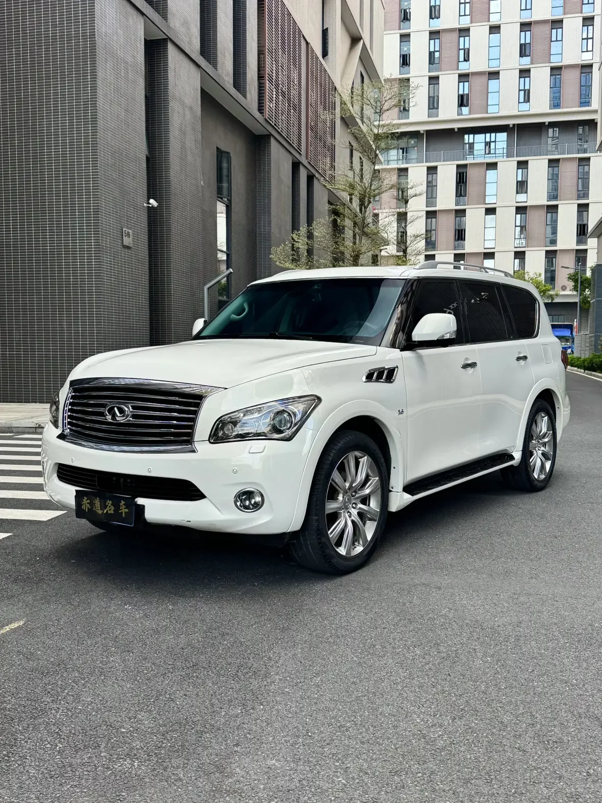 Infiniti QX80