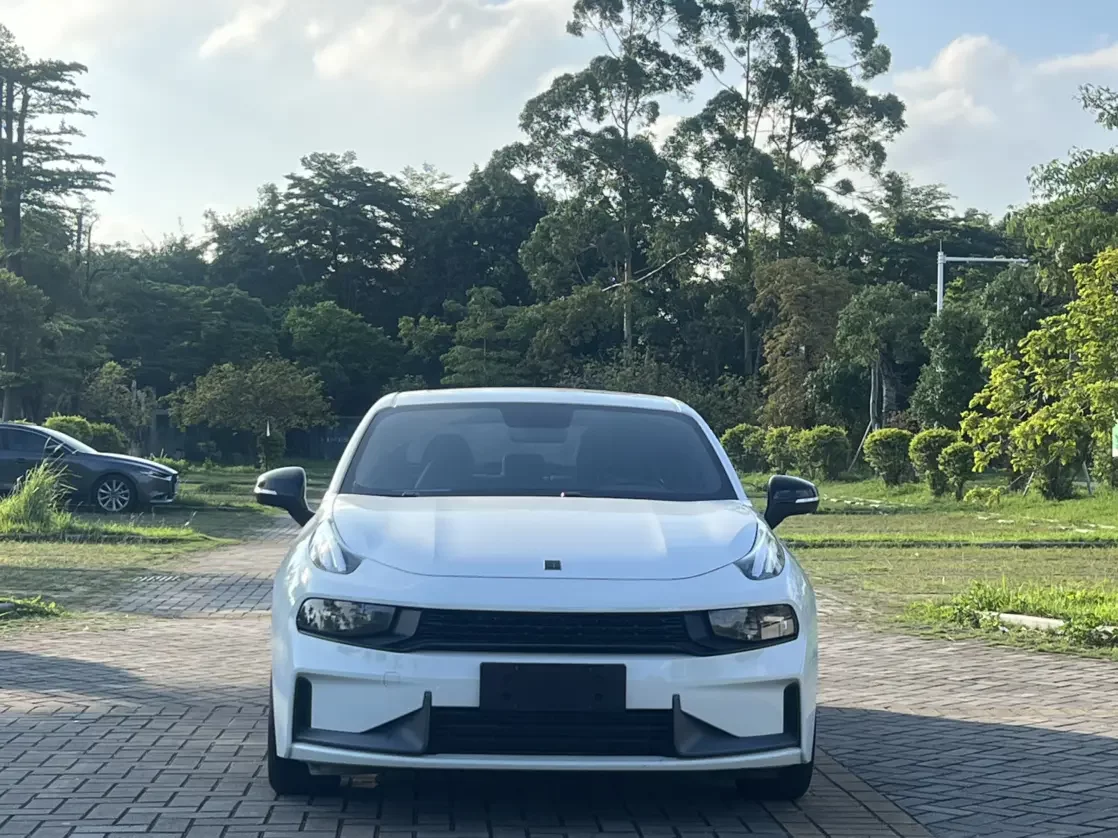 Lynk & Co 03