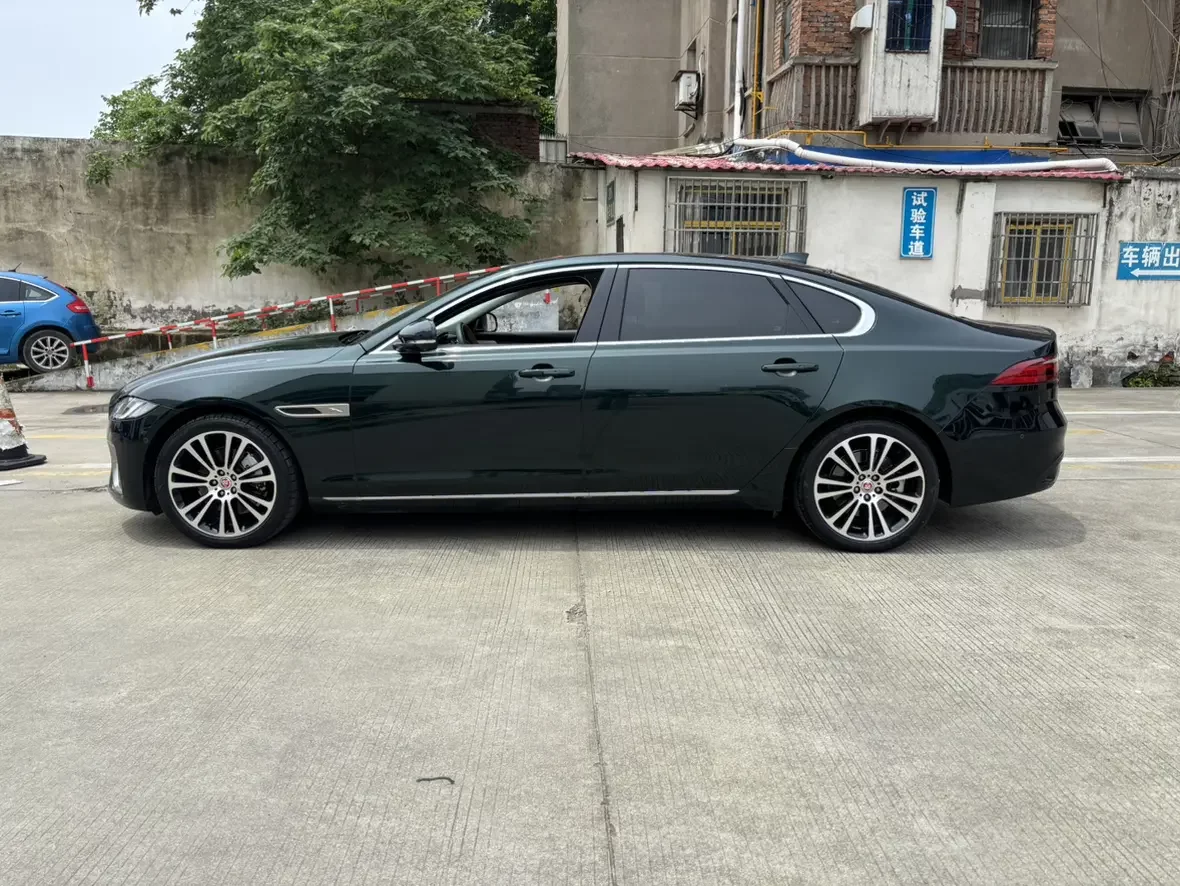 Jaguar XFL