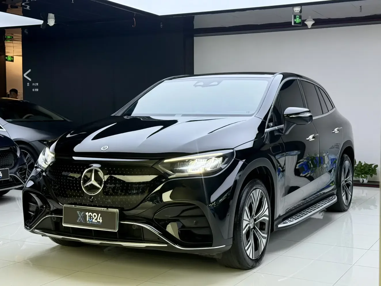 Mercedes-Benz EQE SUV