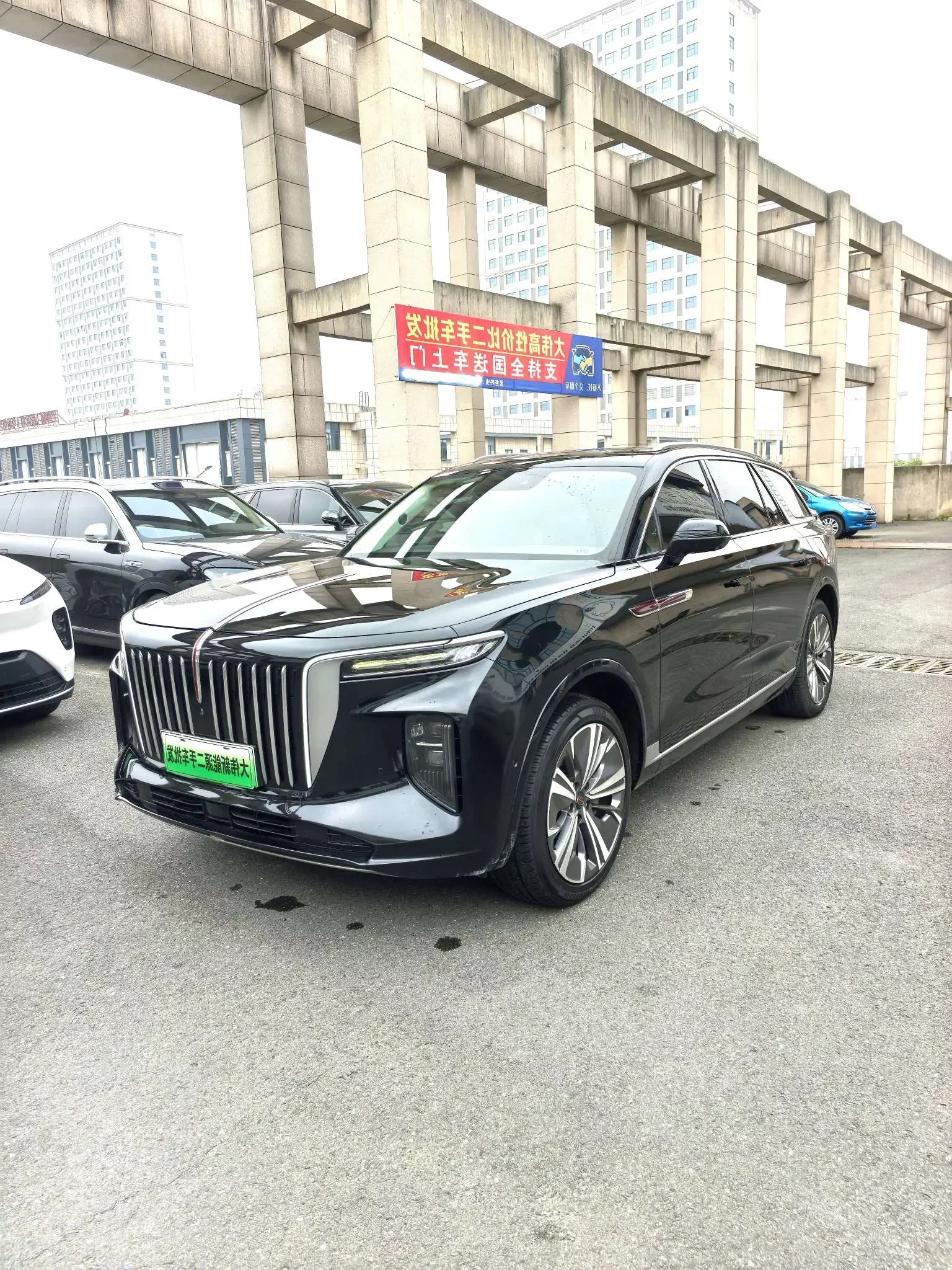 Hongqi E-HS9