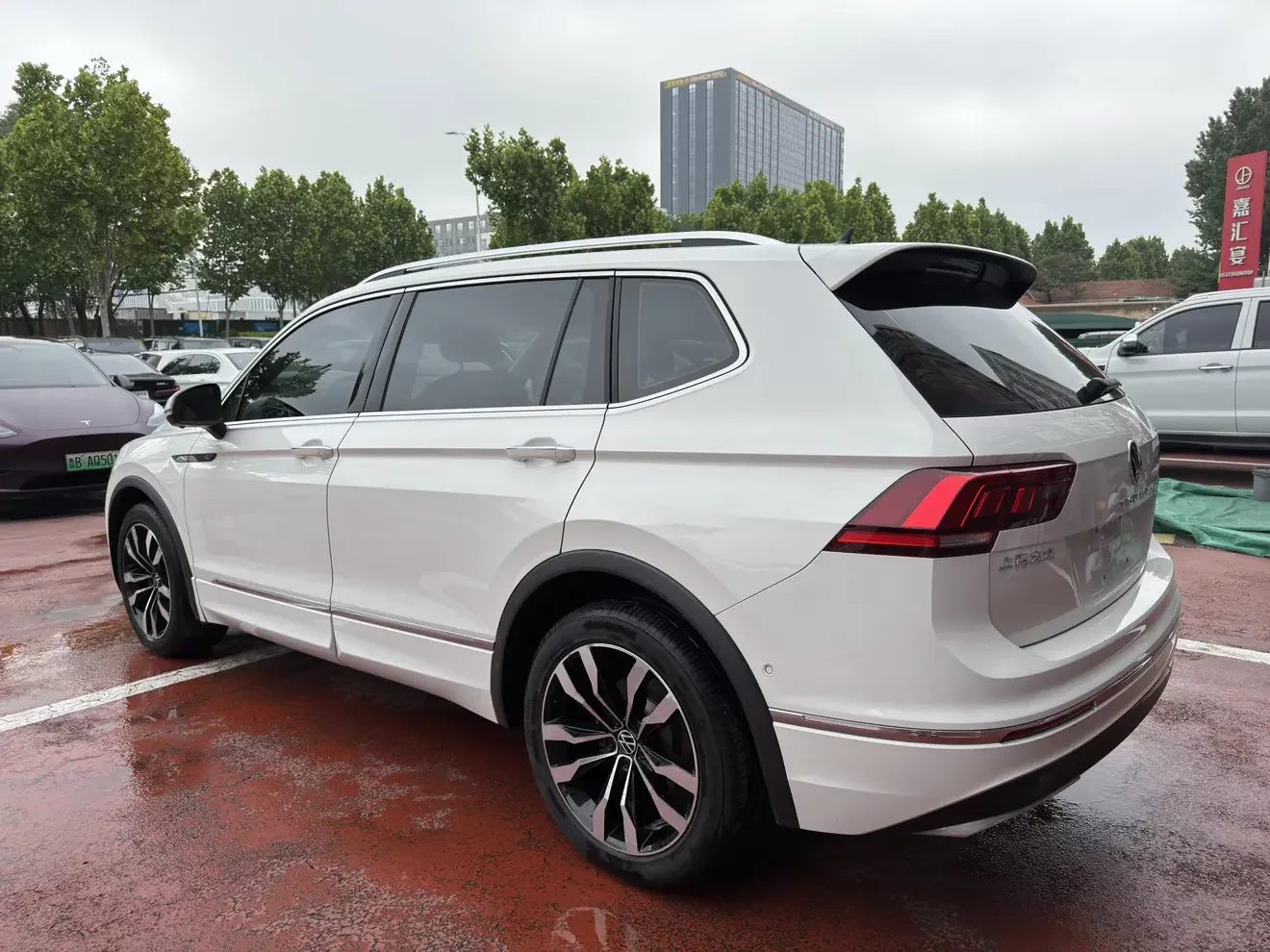 Volkswagen Tiguan L