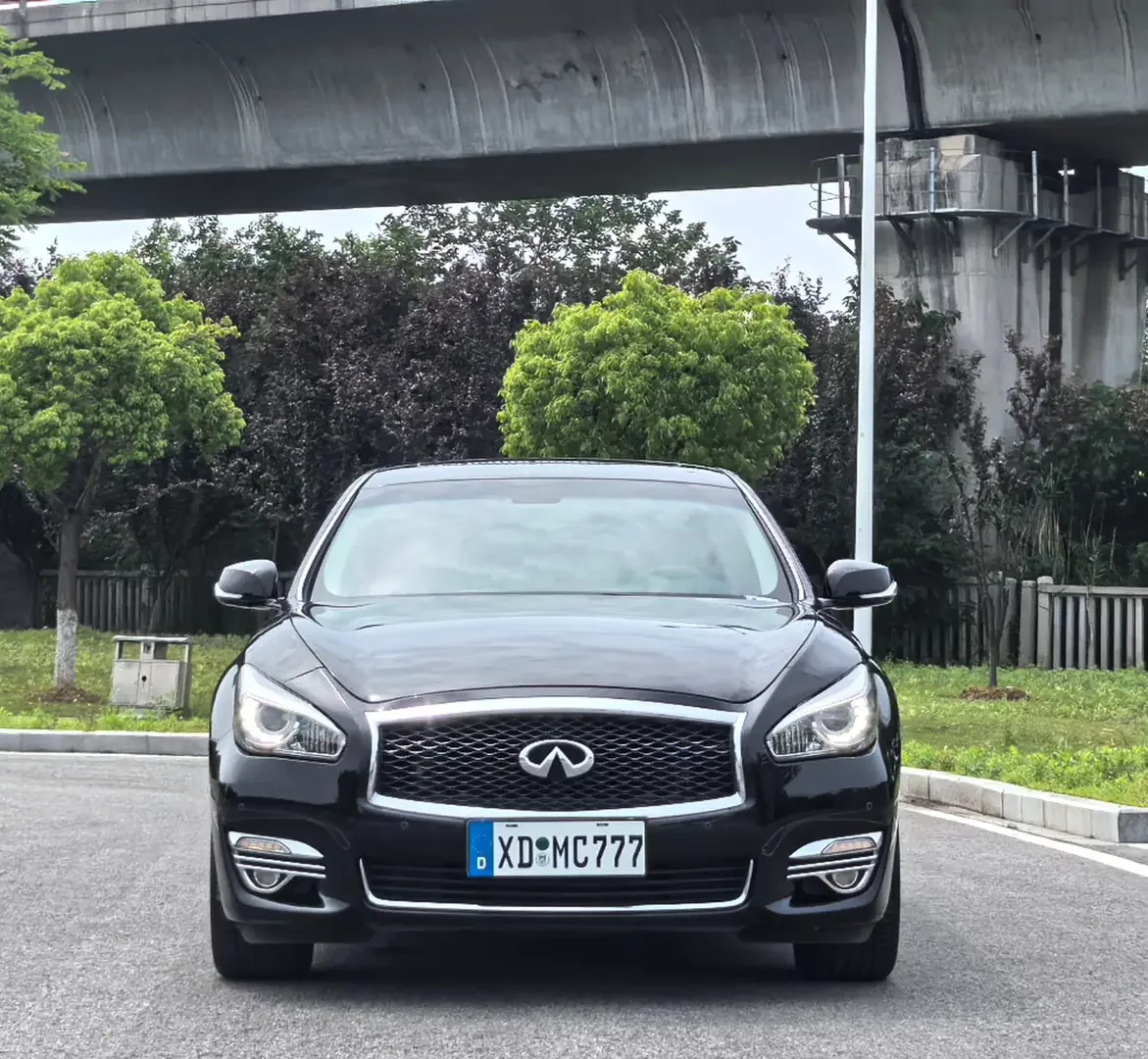 Infiniti Q70