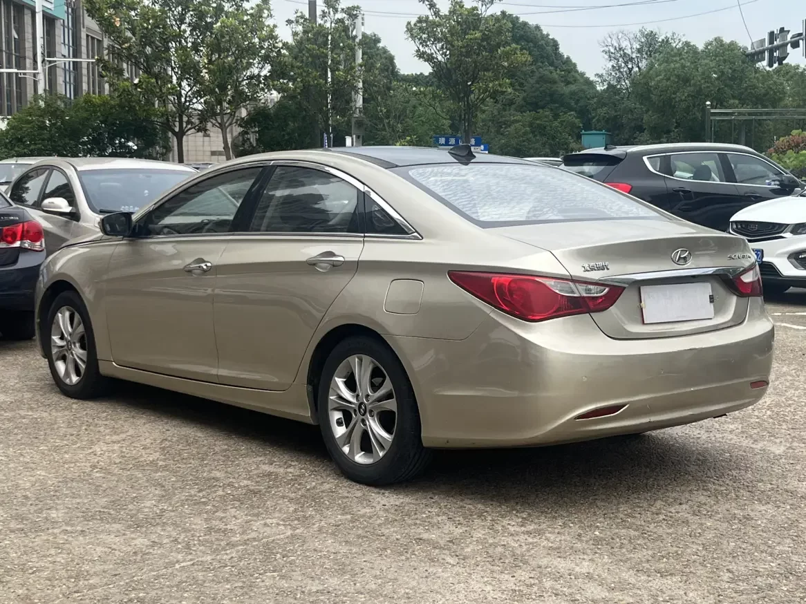 Hyundai sonata eight
