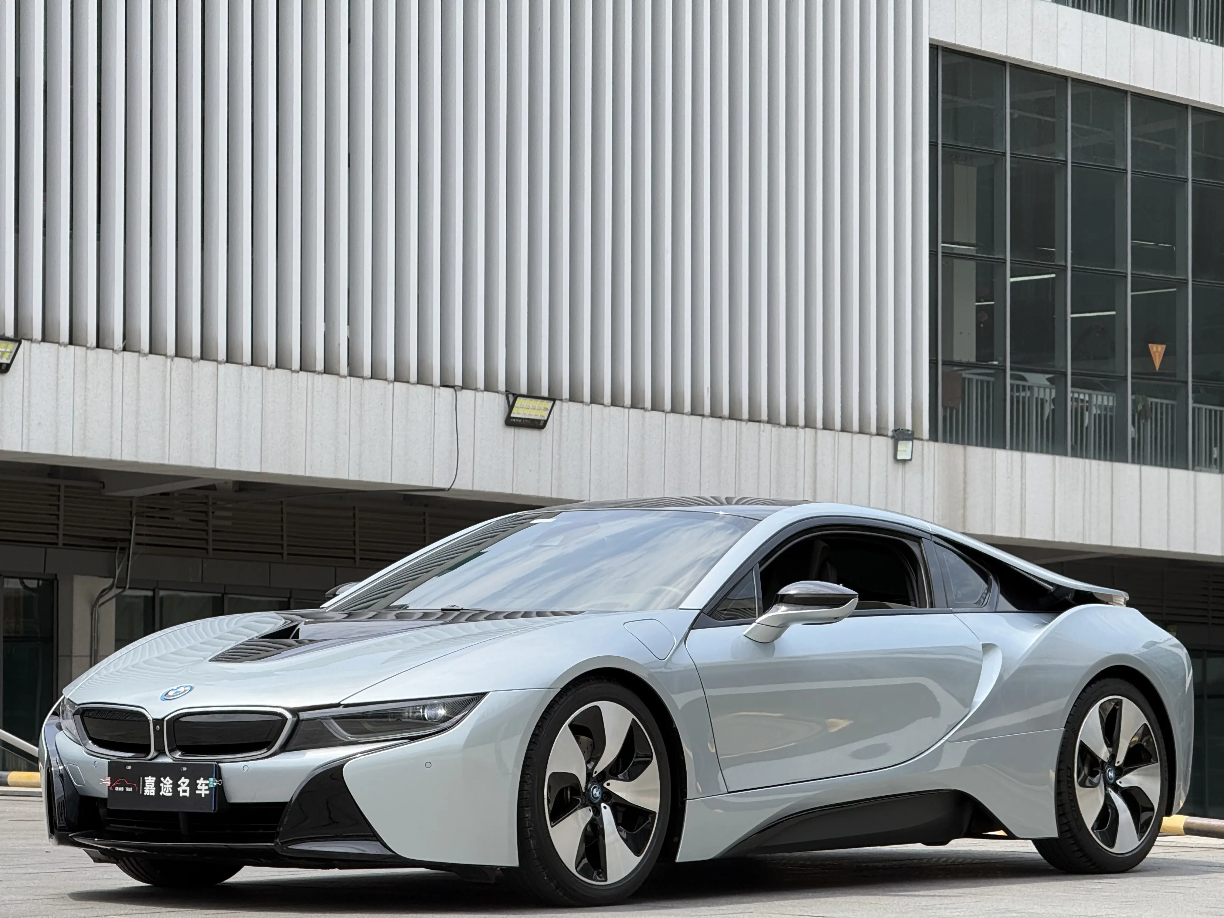 BMW i8