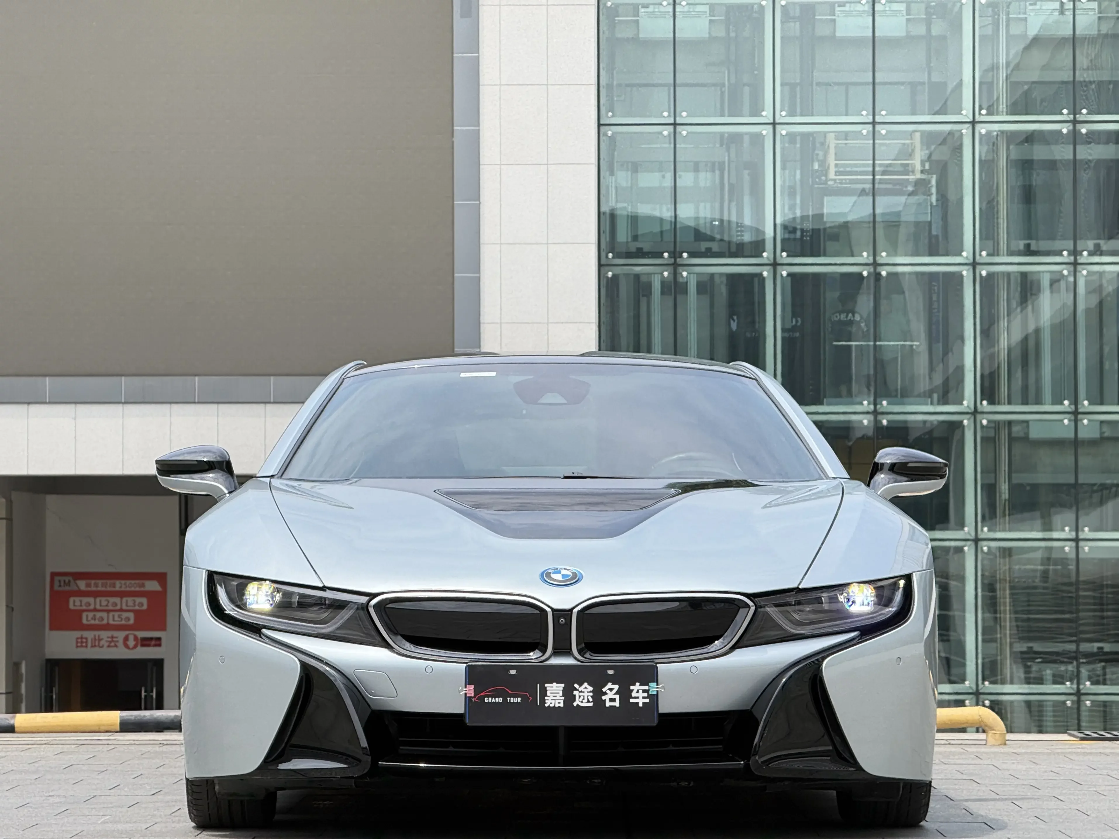 BMW i8