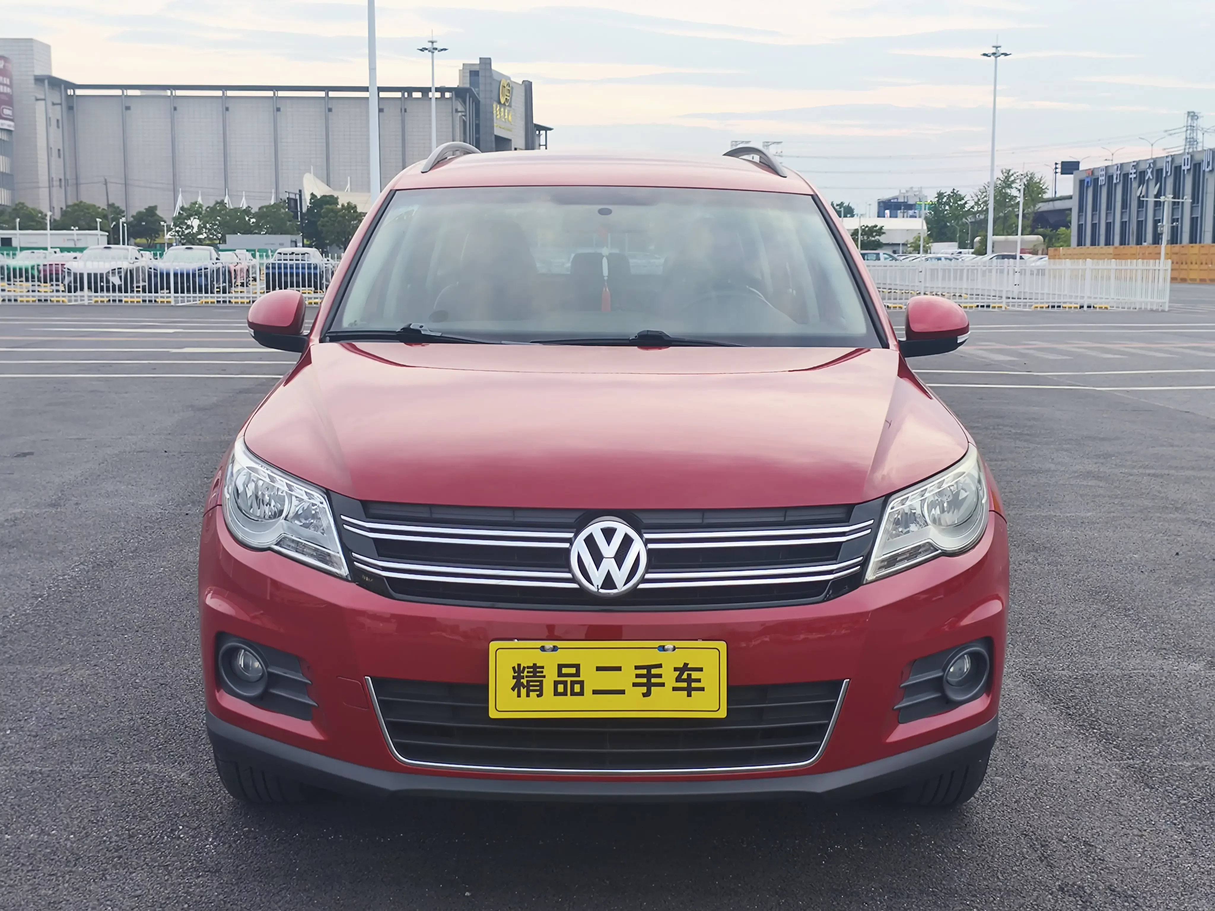 Volkswagen Tiguan (Tharu)